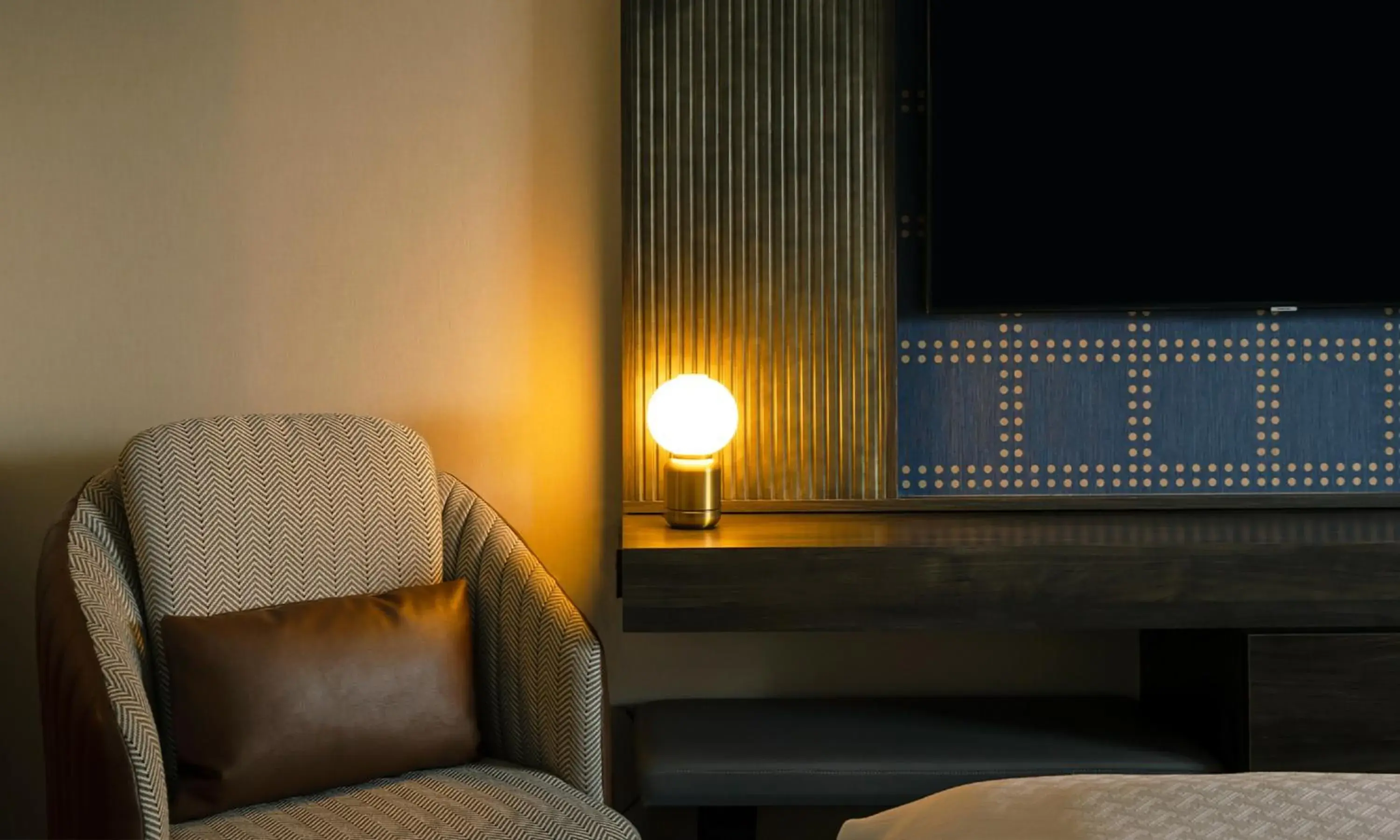 Seating area, Bed in Crowne Plaza Hotel-Niagara Falls/Falls View, an IHG Hotel Seating area, Bed in Crowne Plaza Hotel-Niagara Falls/Falls View, an IHG Hotel