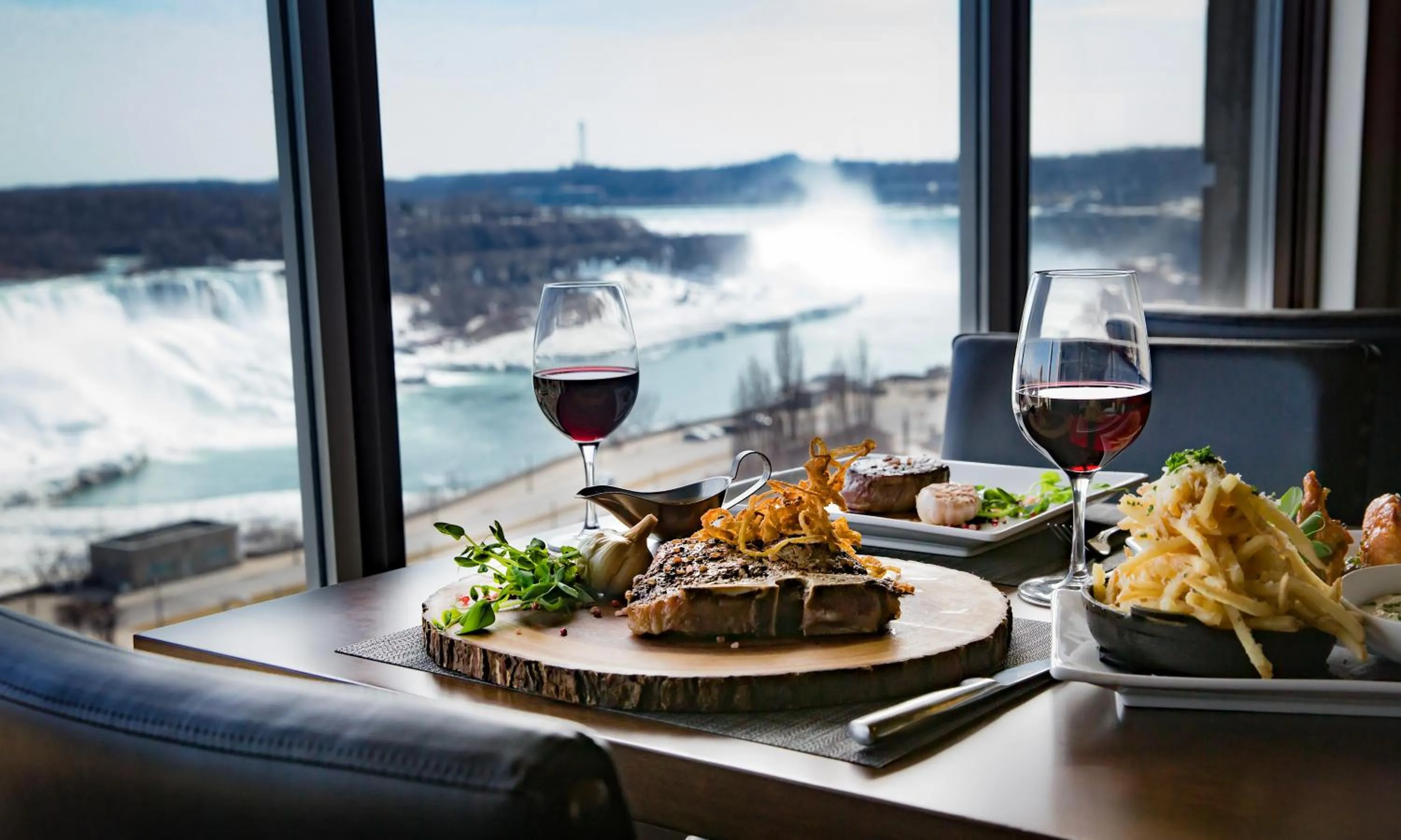 Restaurant/places to eat in Crowne Plaza Hotel-Niagara Falls/Falls View, an IHG Hotel