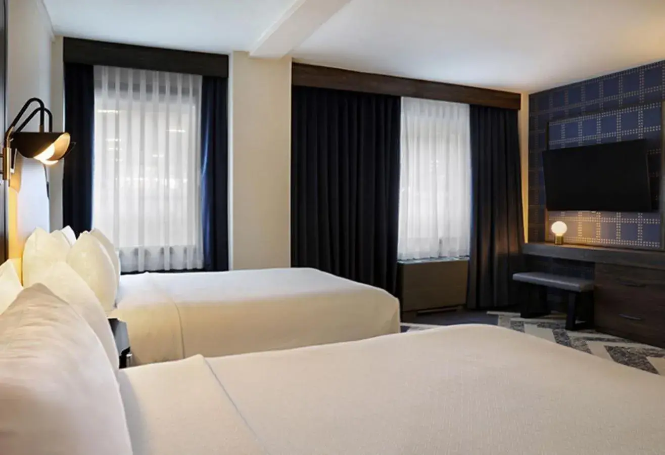 Photo of the whole room, Bed in Crowne Plaza Hotel-Niagara Falls/Falls View, an IHG Hotel Photo of the whole room, Bed in Crowne Plaza Hotel-Niagara Falls/Falls View, an IHG Hotel