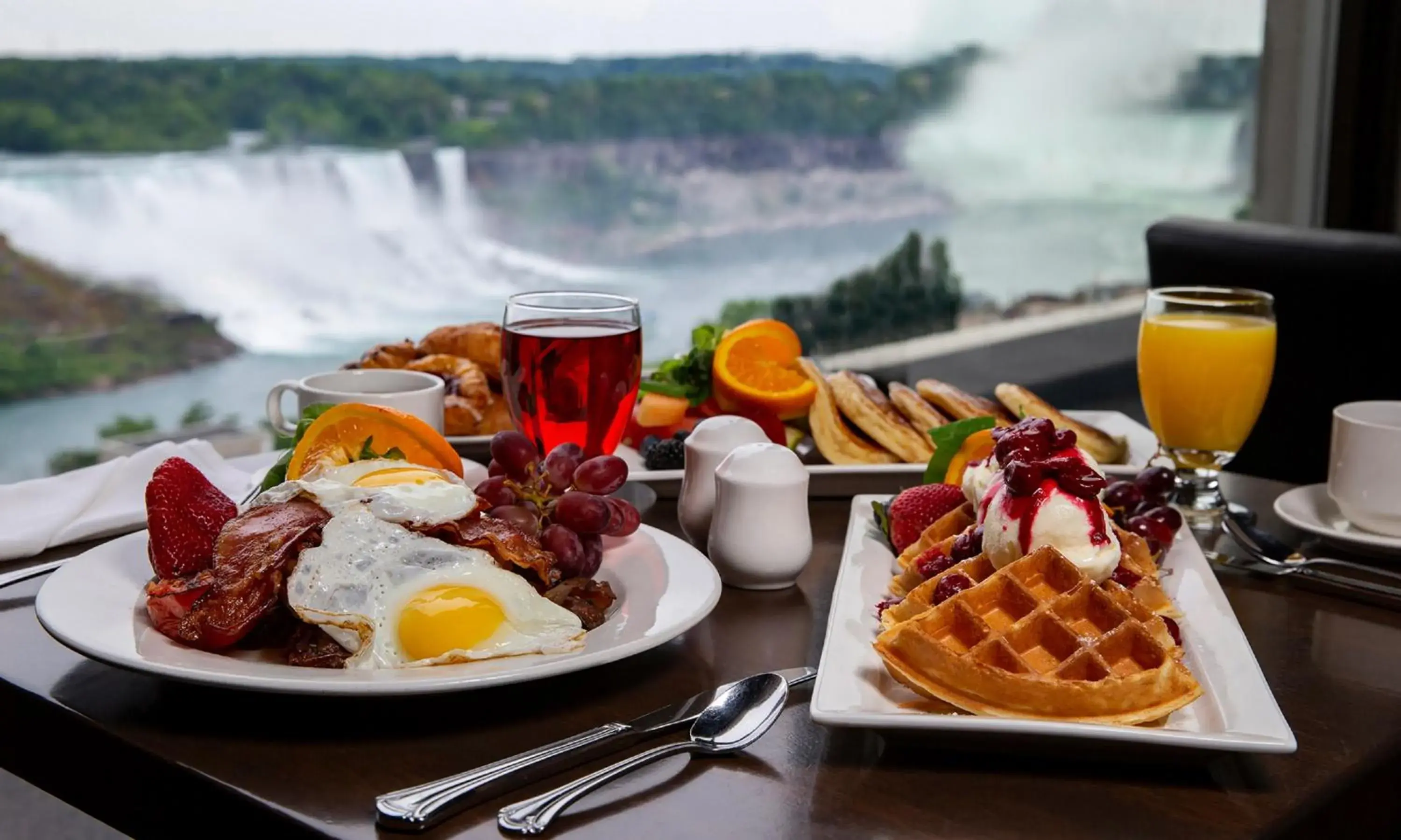 Restaurant/places to eat in Crowne Plaza Hotel-Niagara Falls/Falls View, an IHG Hotel Restaurant/places to eat in Crowne Plaza Hotel-Niagara Falls/Falls View, an IHG Hotel