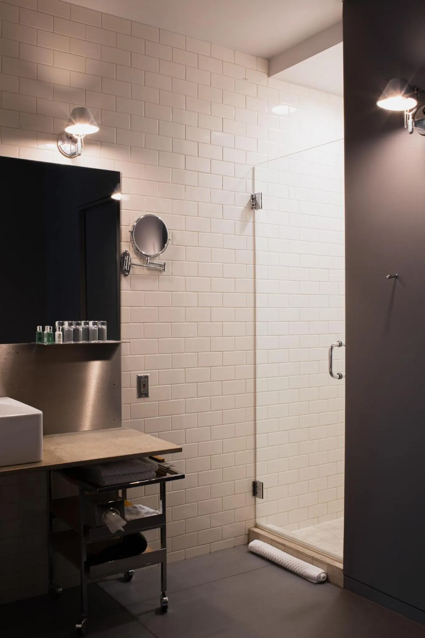 Shower in Hotel Gault