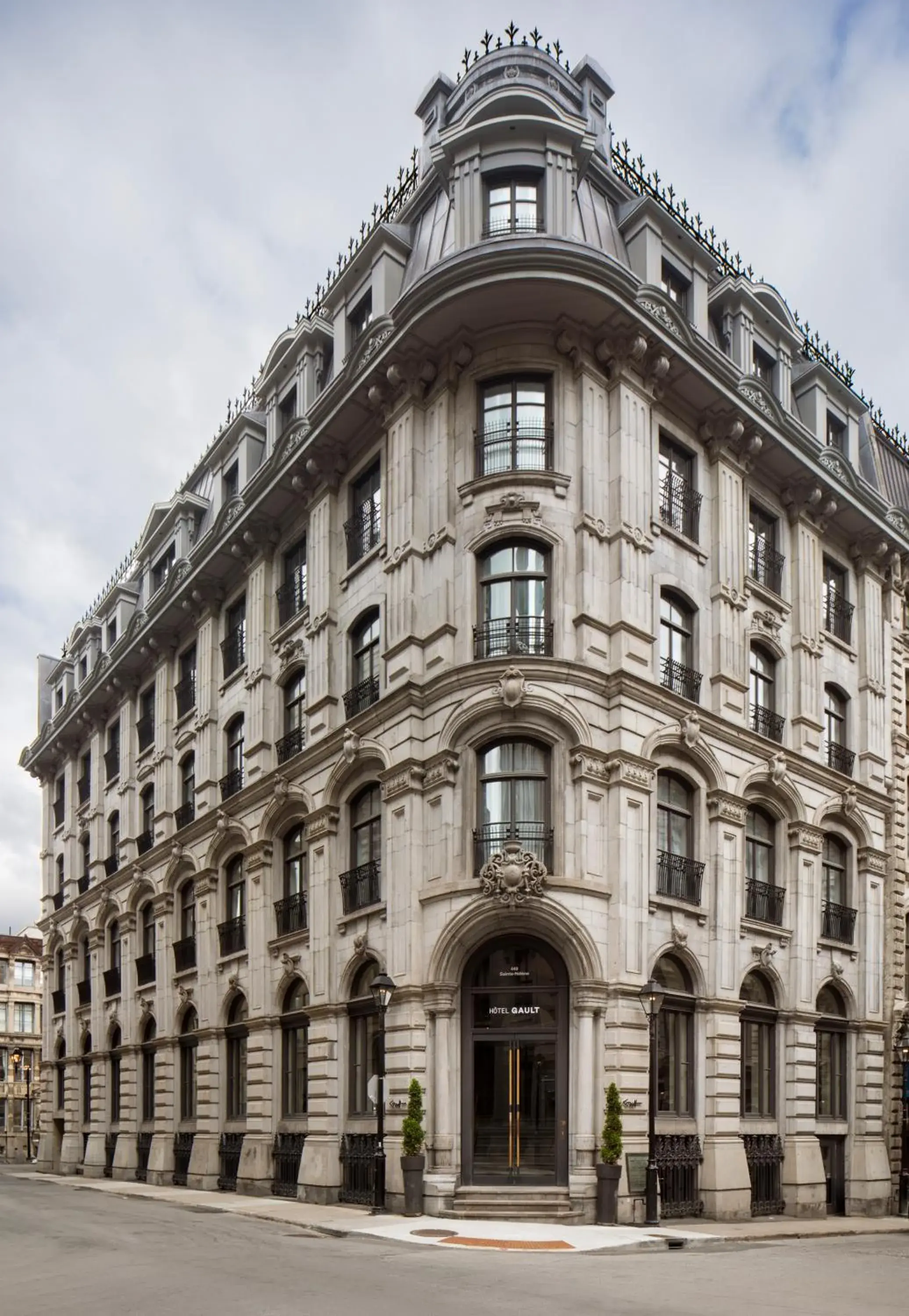 Facade/entrance in Hotel Gault Facade/entrance in Hotel Gault