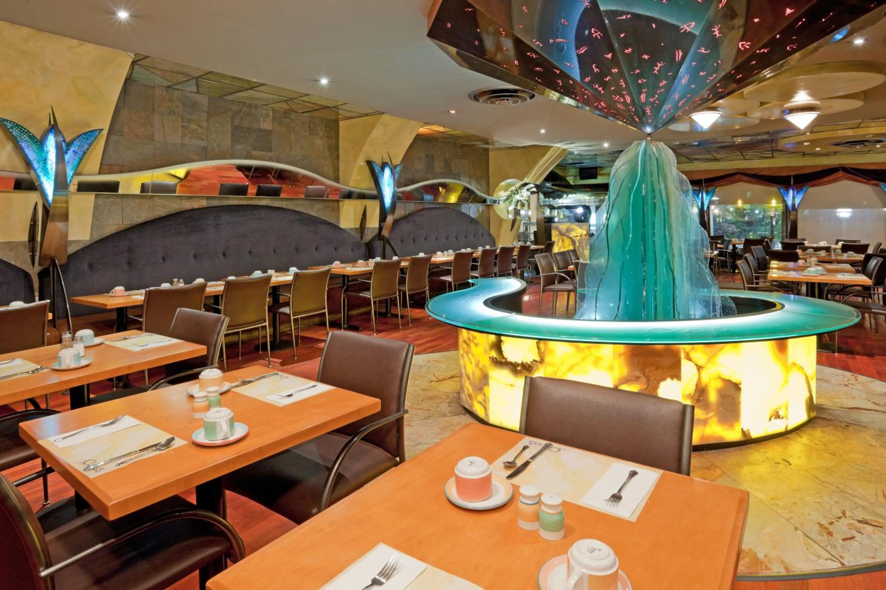 Restaurant/places to eat in Holiday Inn Niagara Falls-By the Falls by IHG