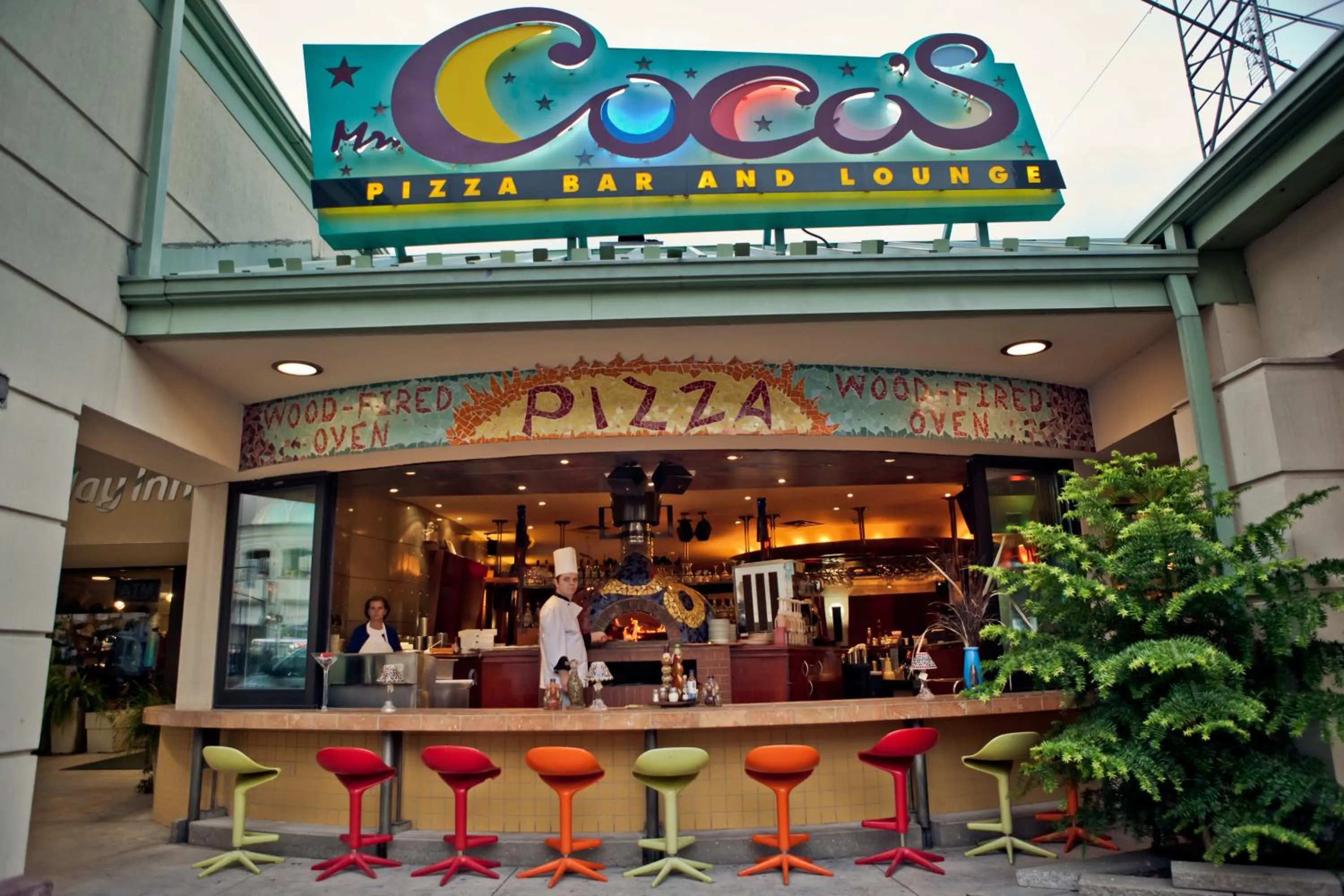 Lounge or bar in Holiday Inn Niagara Falls-By the Falls by IHG