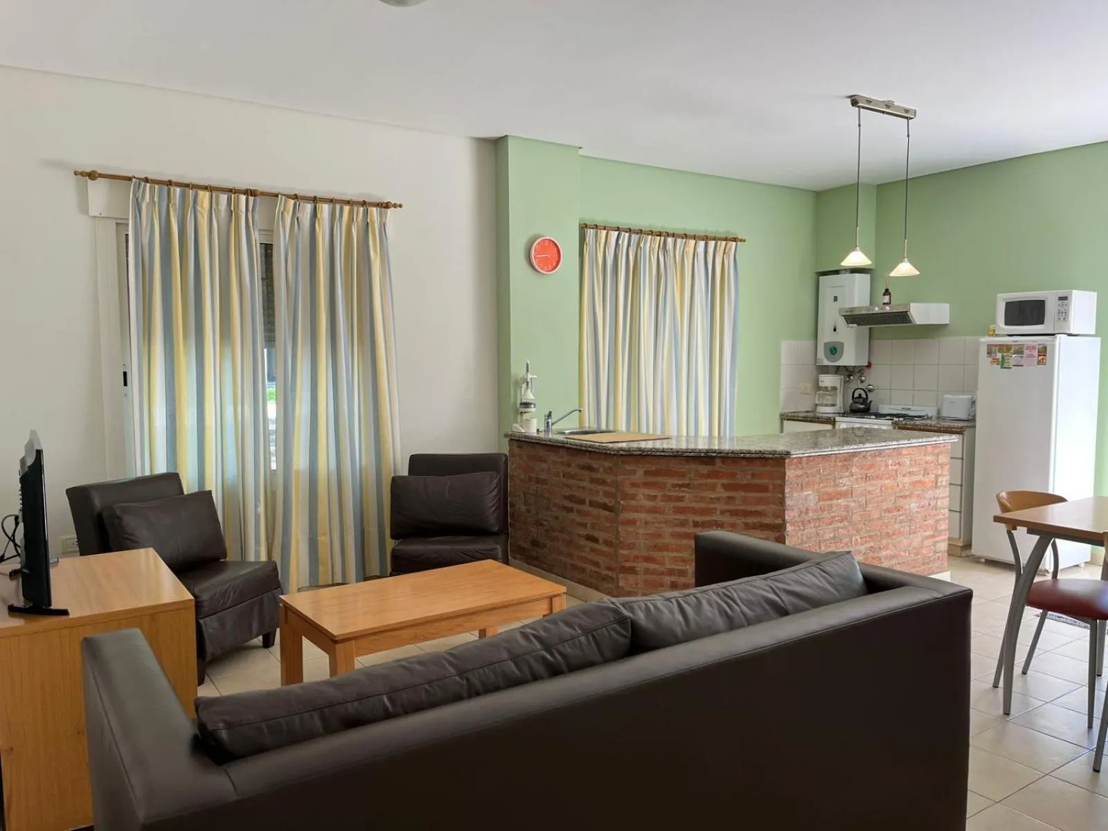 Los Robles Apart Hotel