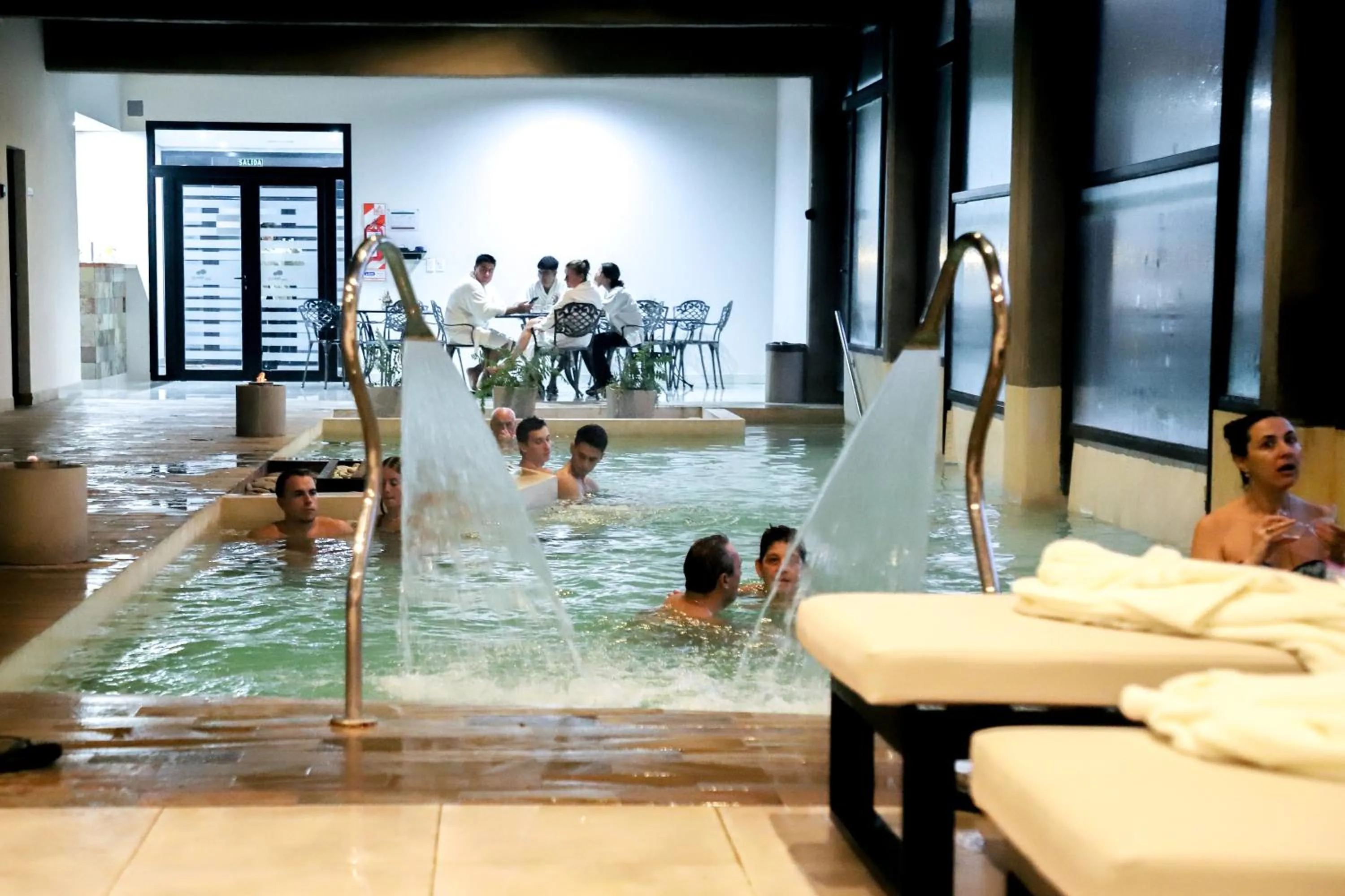 Swimming pool in Los Robles Apart Hotel