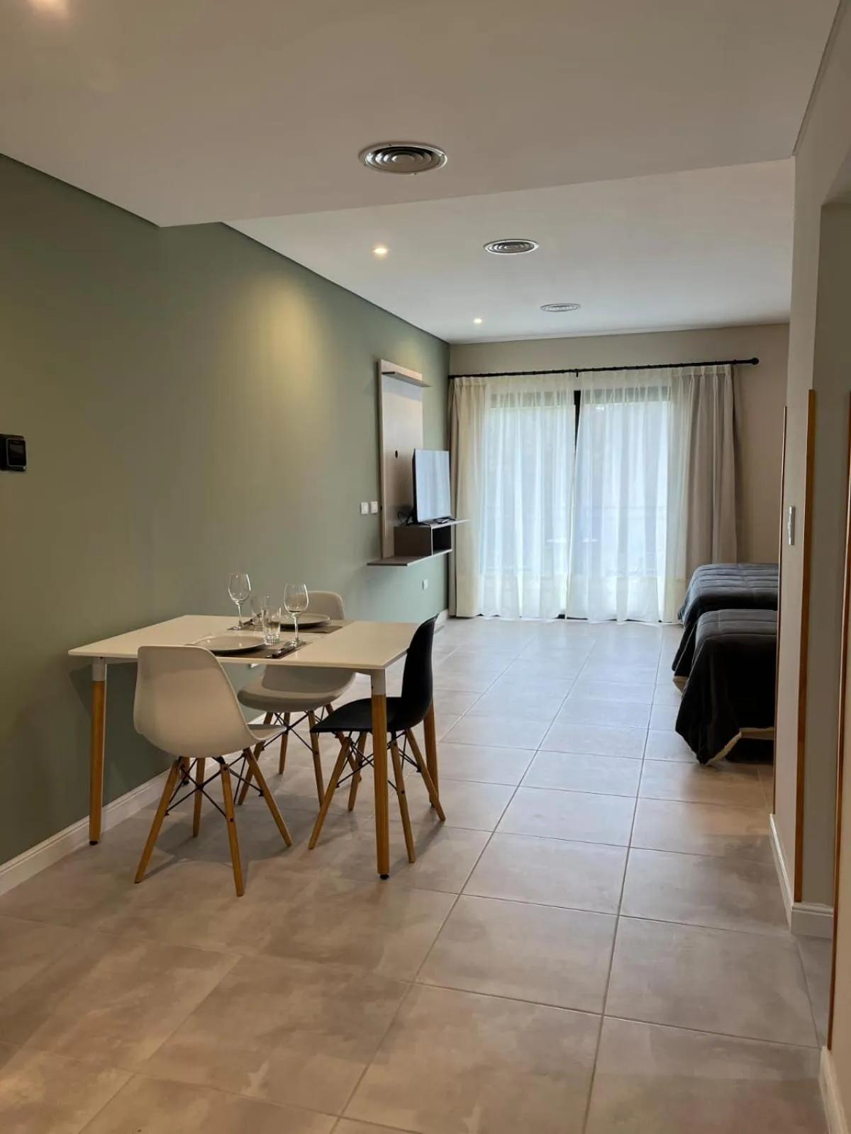 TV and multimedia in Los Robles Apart Hotel