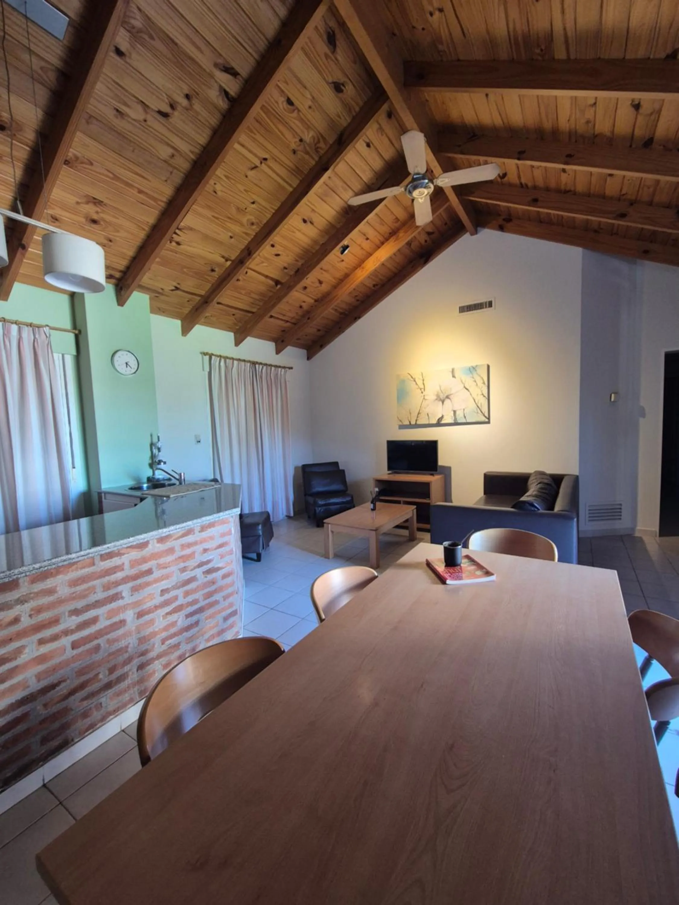 Los Robles Apart Hotel