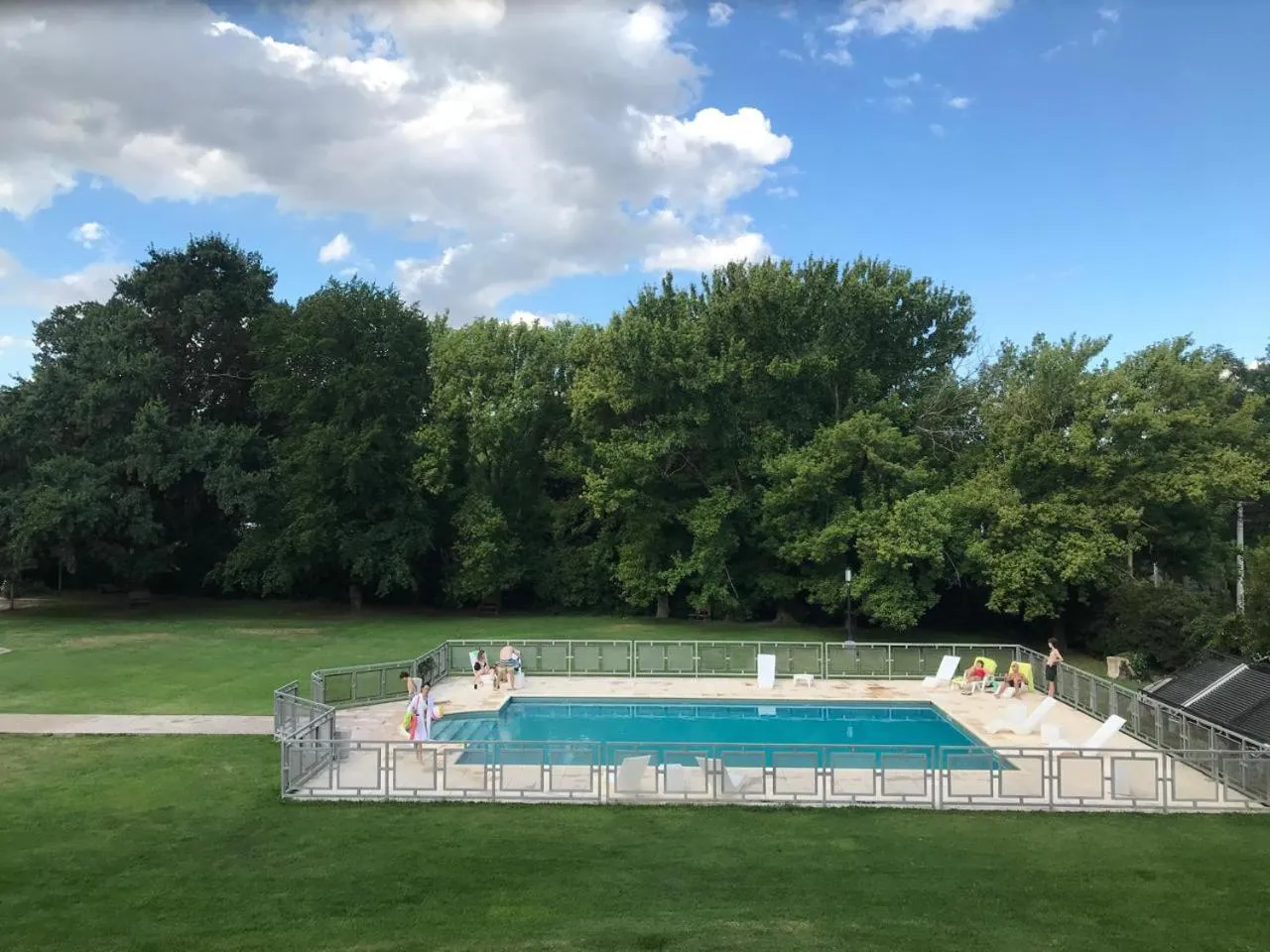 Los Robles Apart Hotel