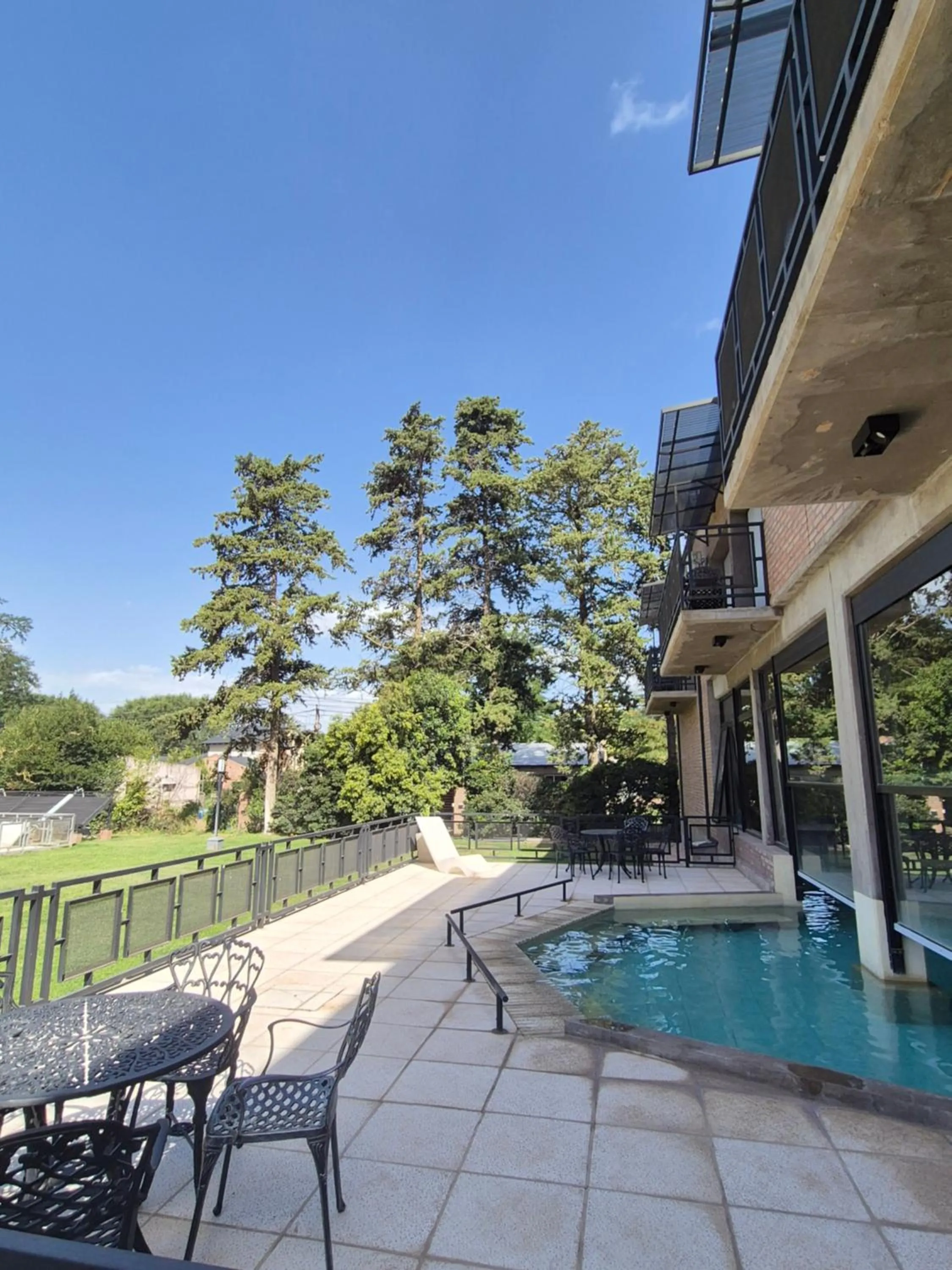 Los Robles Apart Hotel