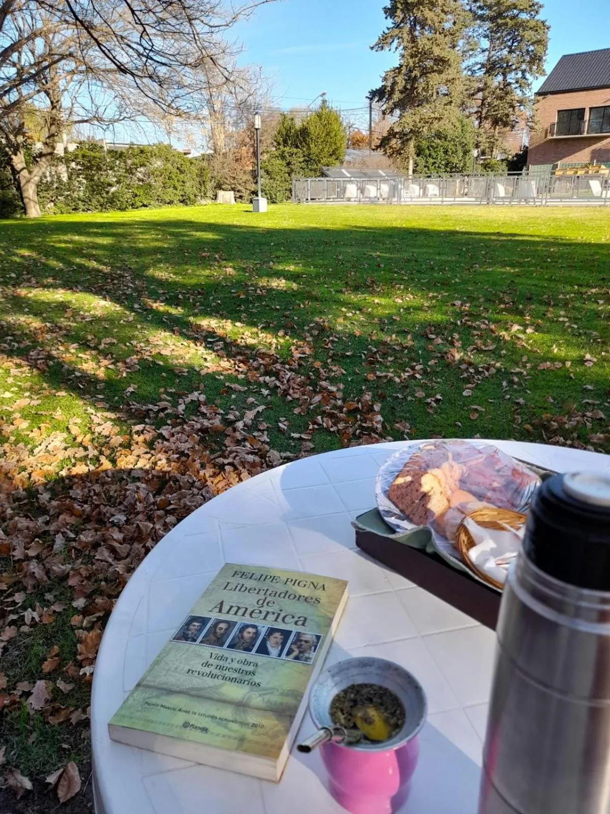 Los Robles Apart Hotel