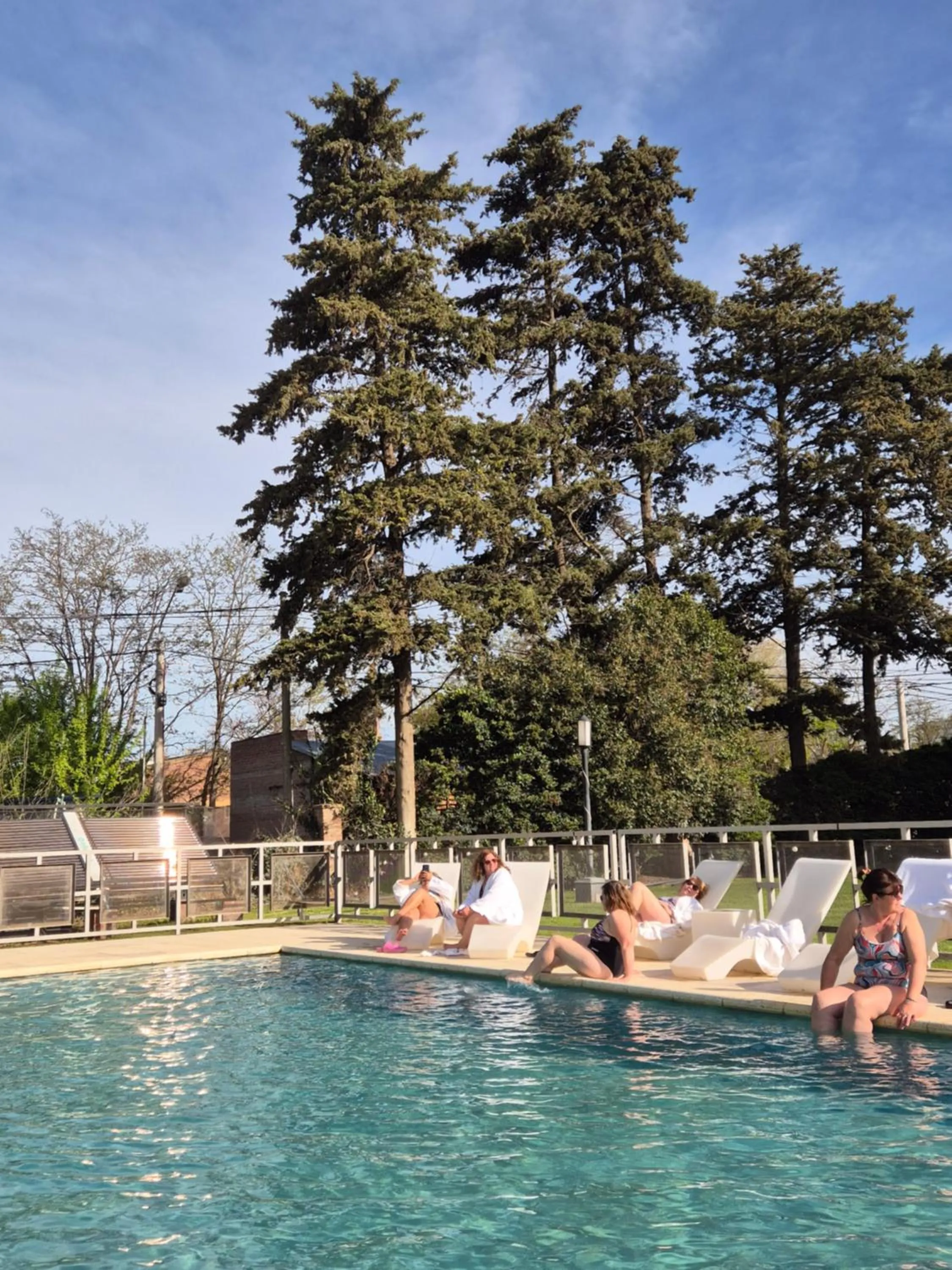 Los Robles Apart Hotel