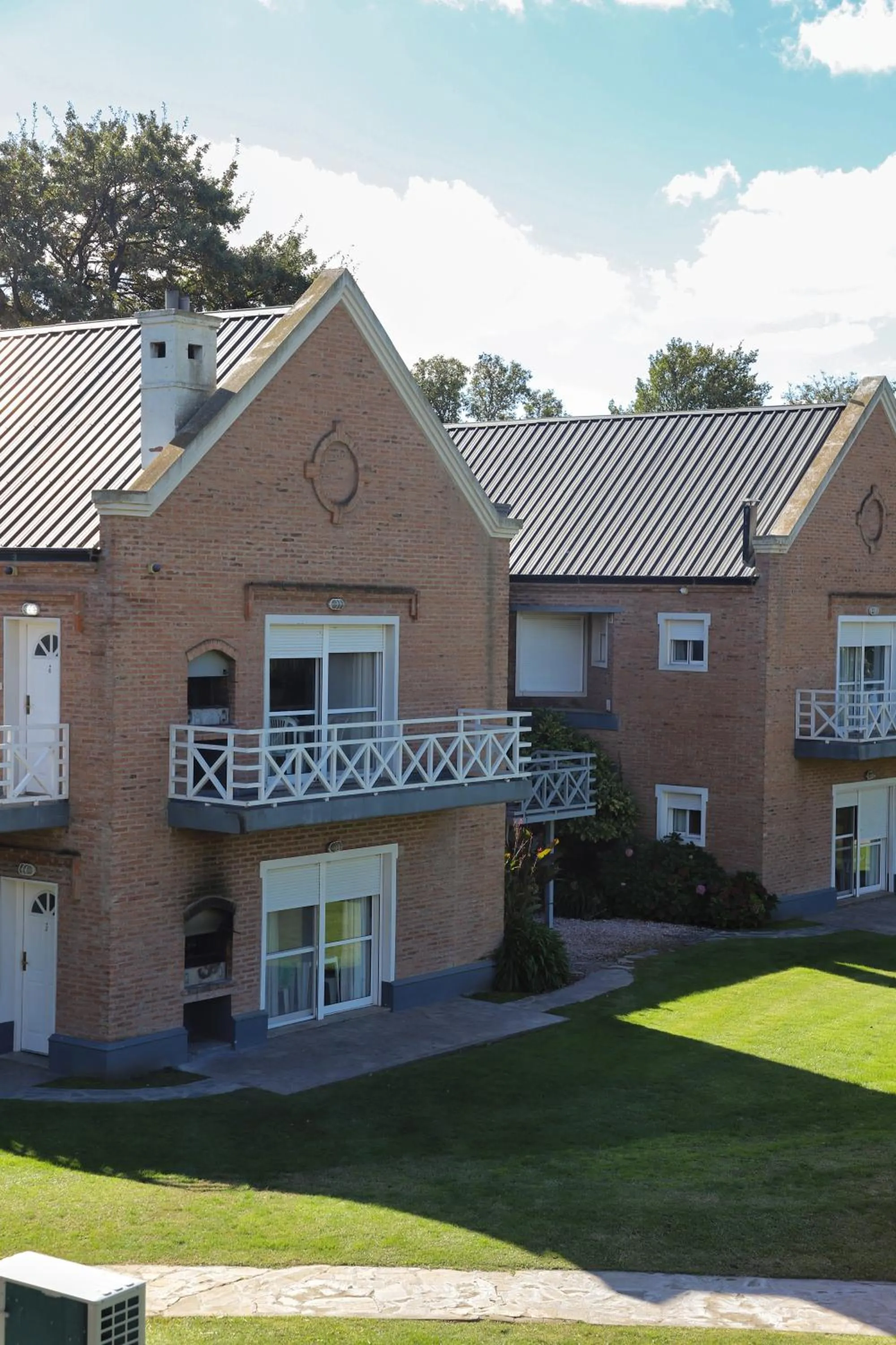 Los Robles Apart Hotel