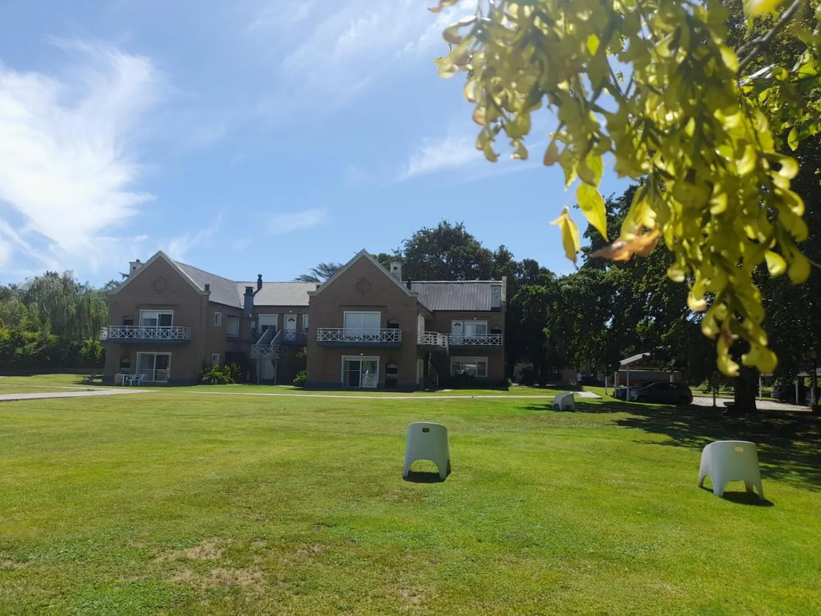 Los Robles Apart Hotel