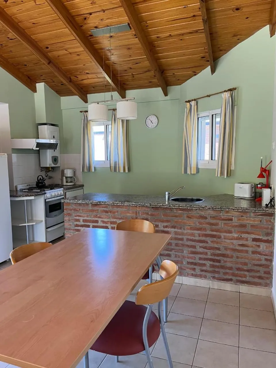 Los Robles Apart Hotel