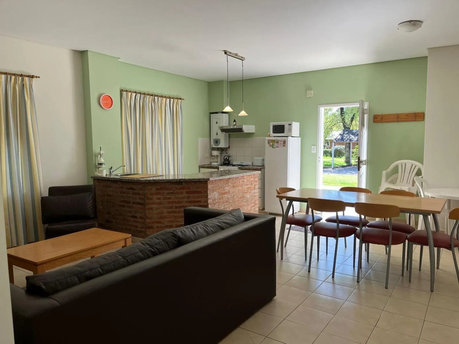 Los Robles Apart Hotel