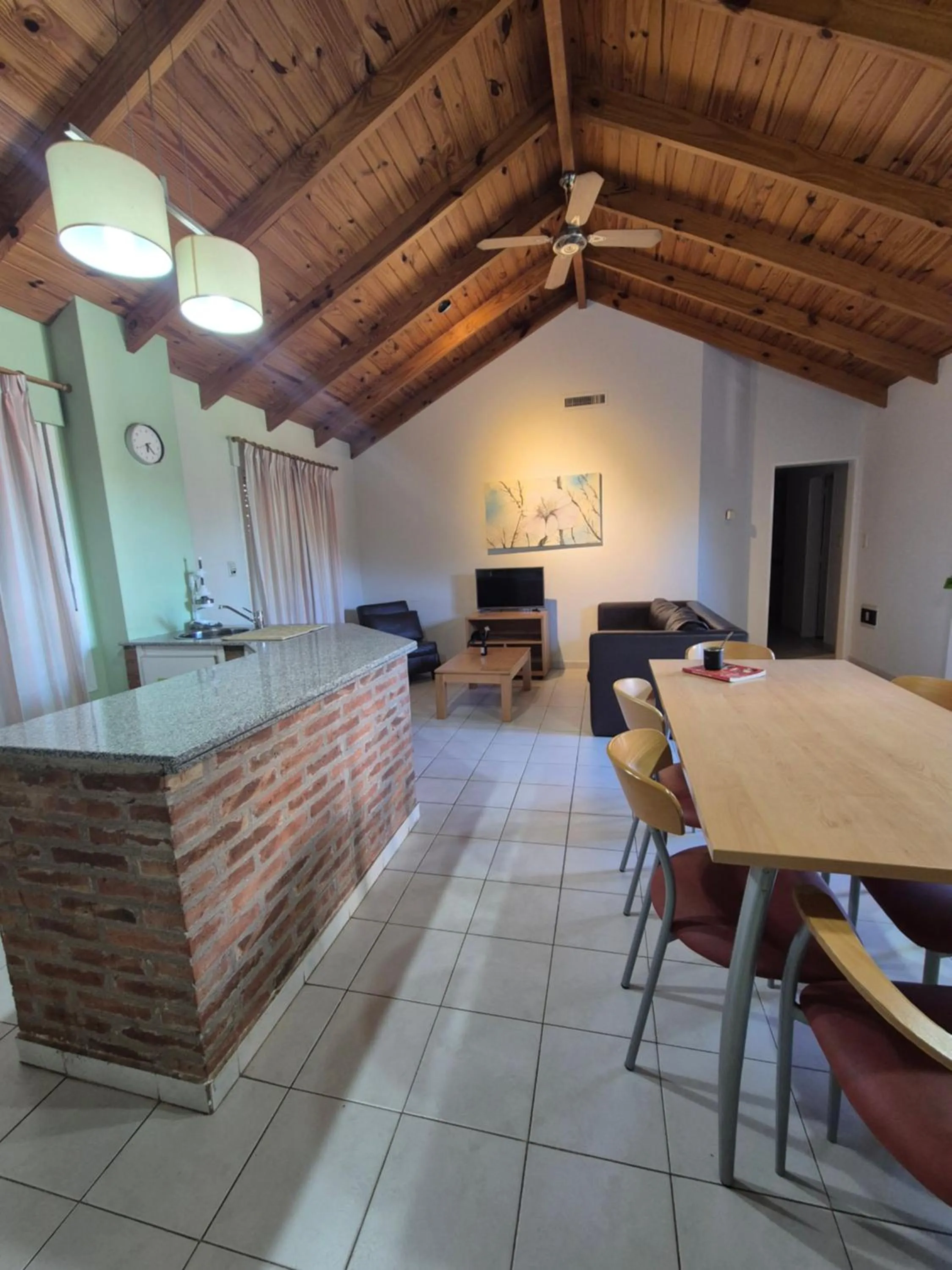 Los Robles Apart Hotel