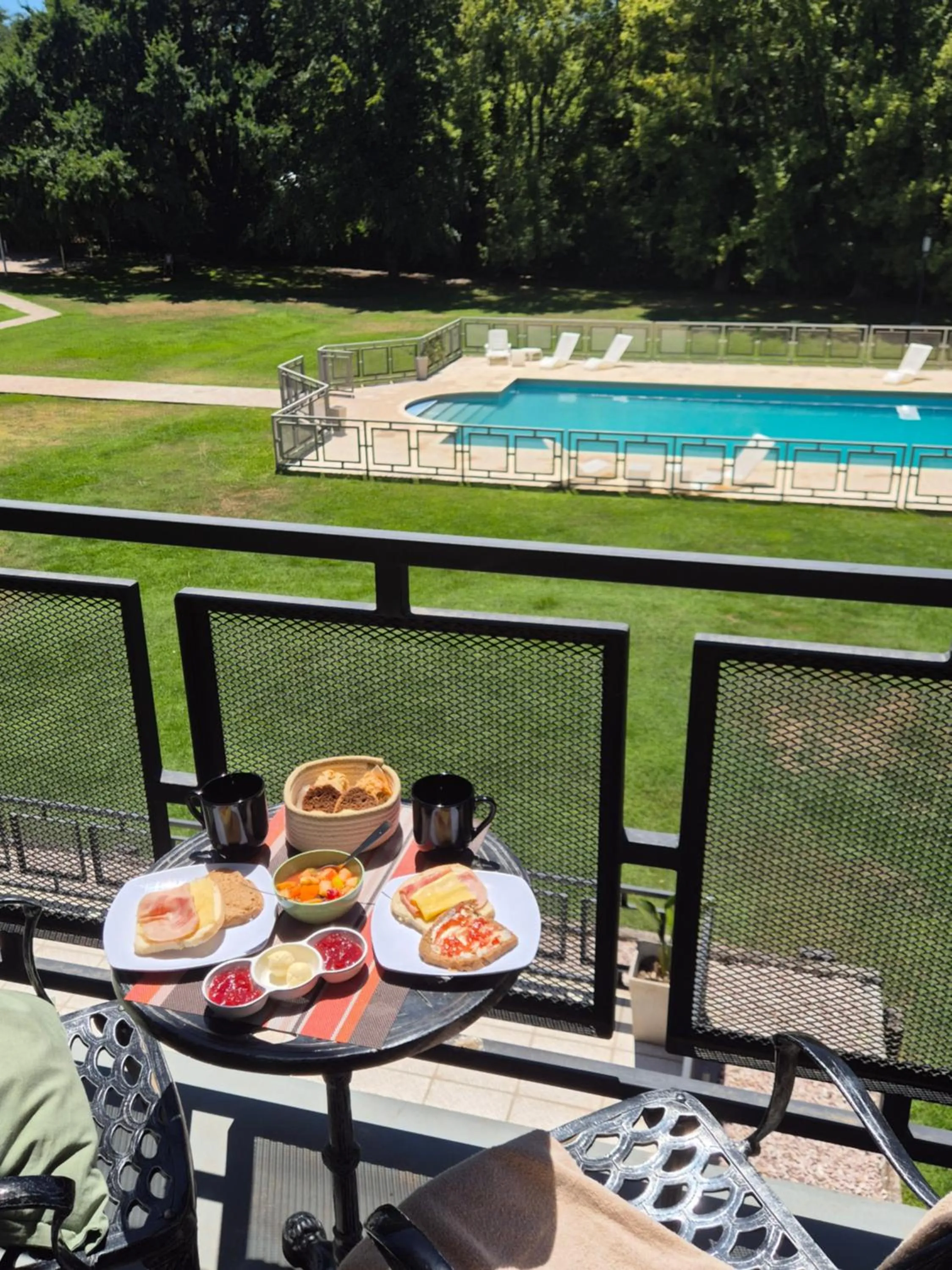 Los Robles Apart Hotel