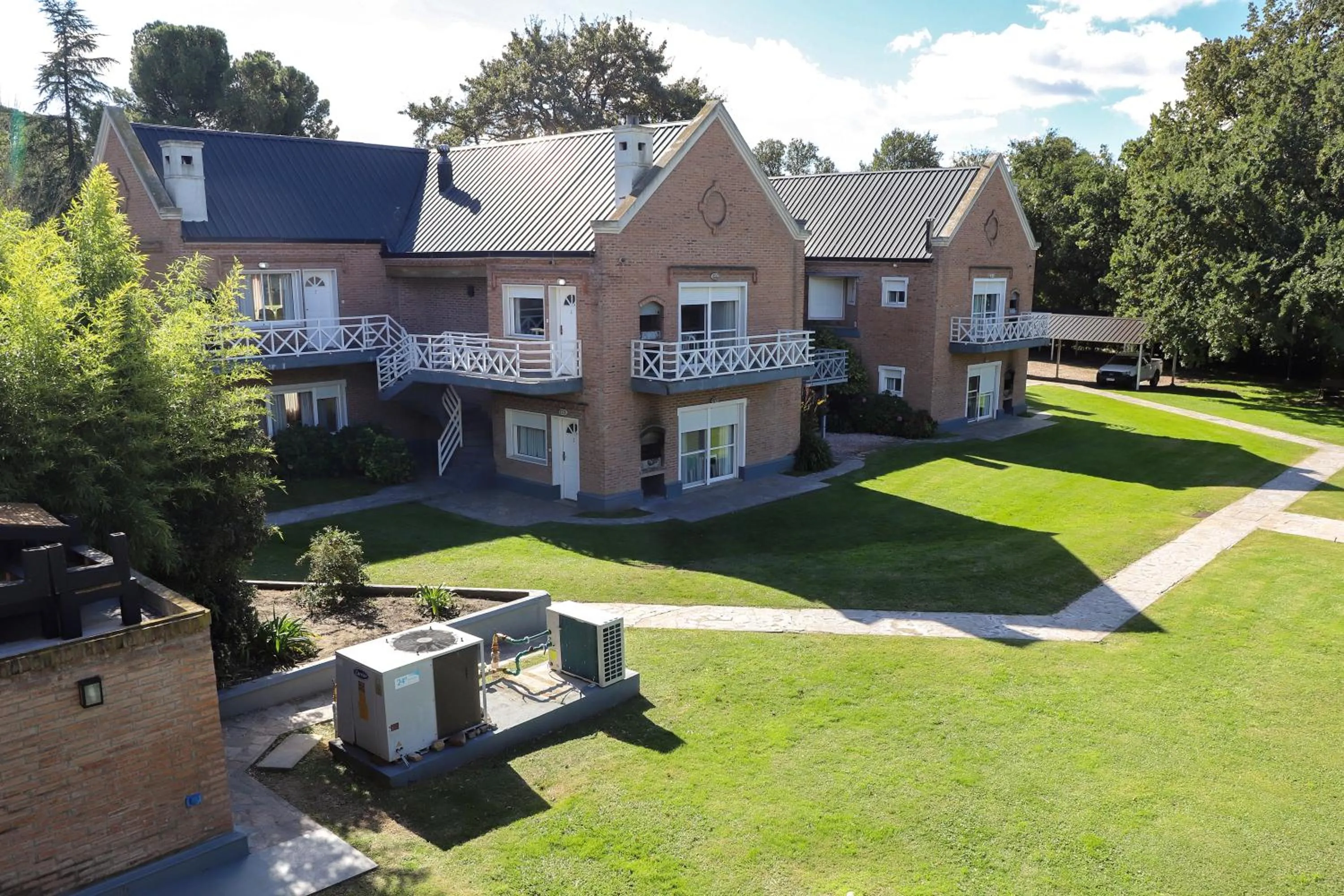 Los Robles Apart Hotel