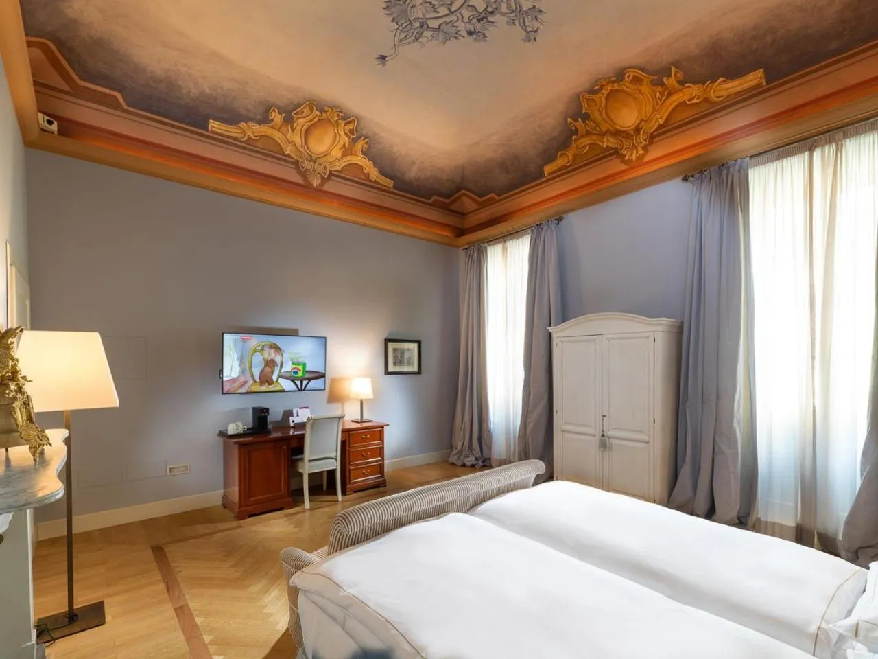 Bed in Grand Hotel della Posta, WorldHotels Distinctive