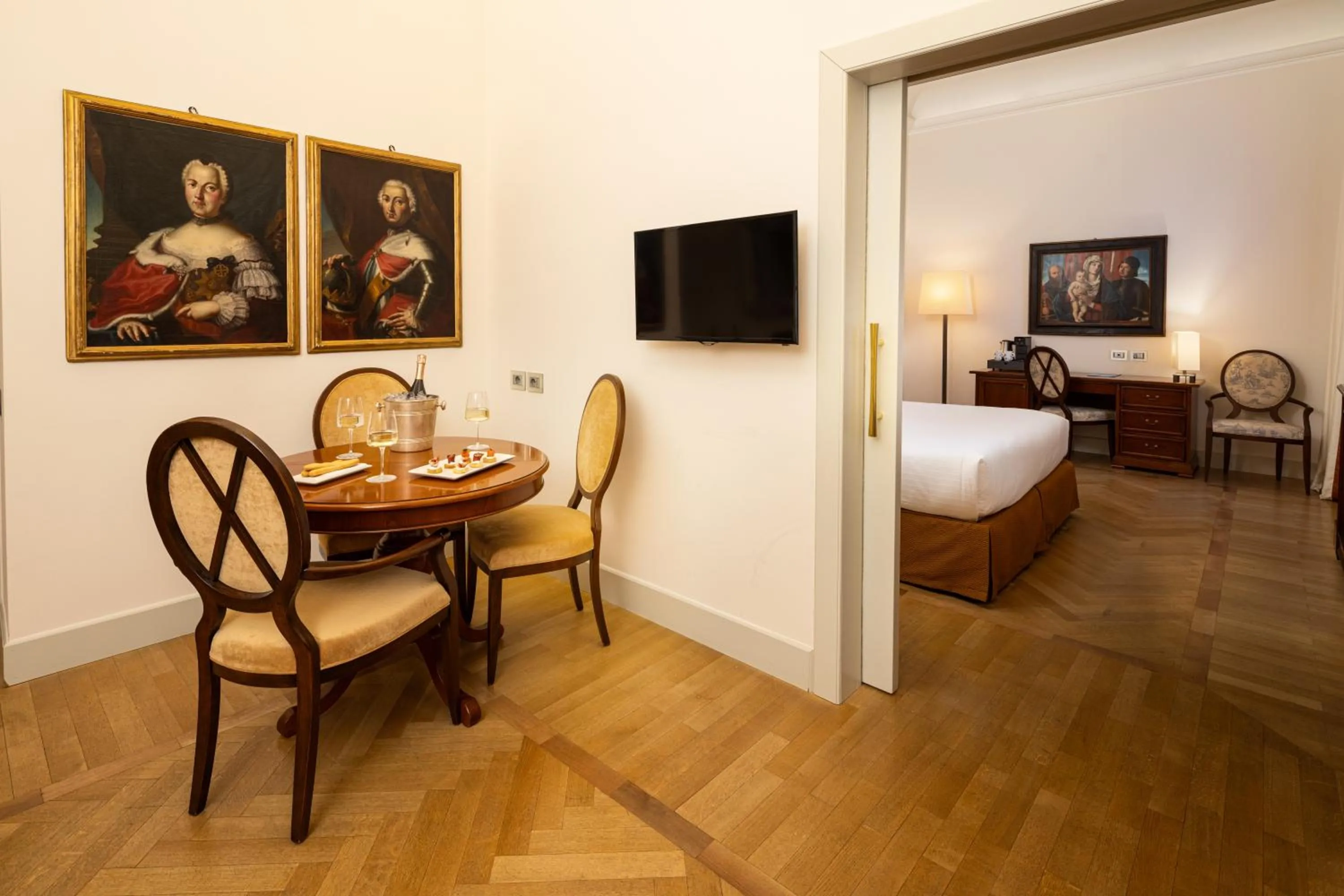 Bed in Grand Hotel della Posta, WorldHotels Distinctive