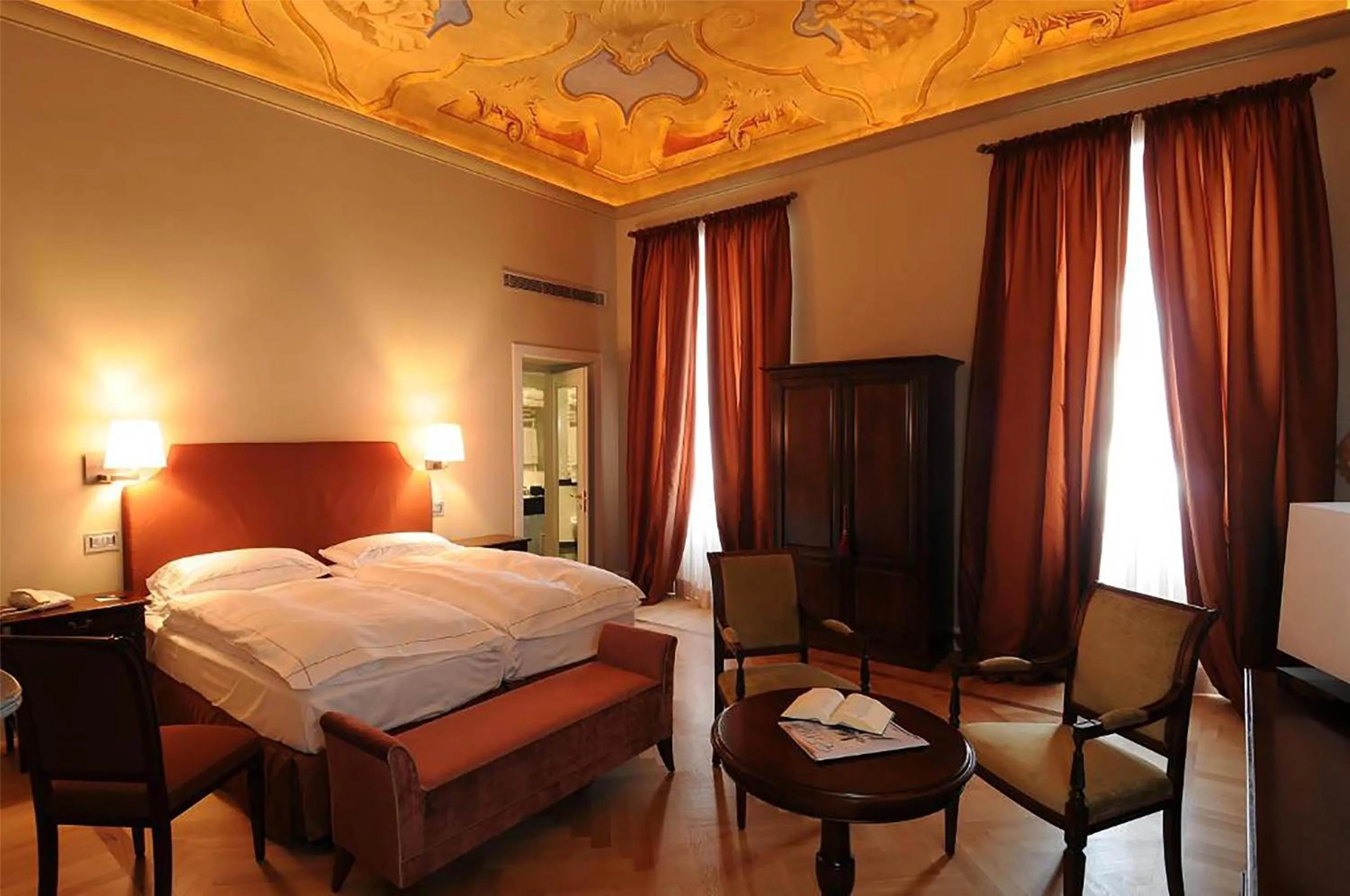 Bedroom, Bed in Grand Hotel della Posta, WorldHotels Distinctive