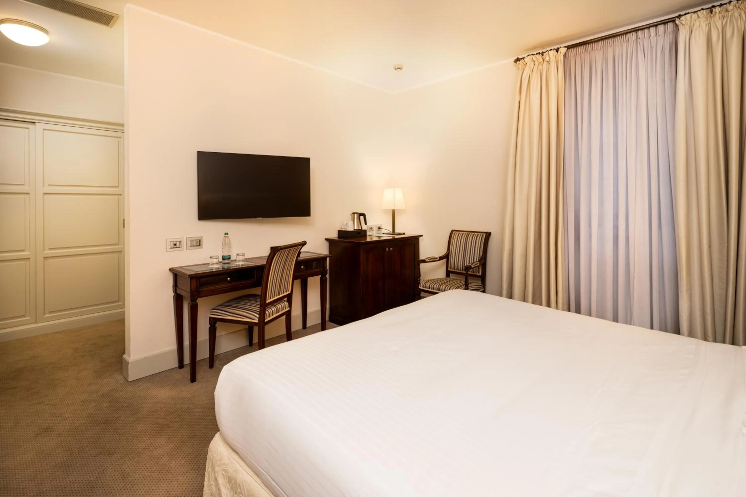 Bed in Grand Hotel della Posta, WorldHotels Distinctive