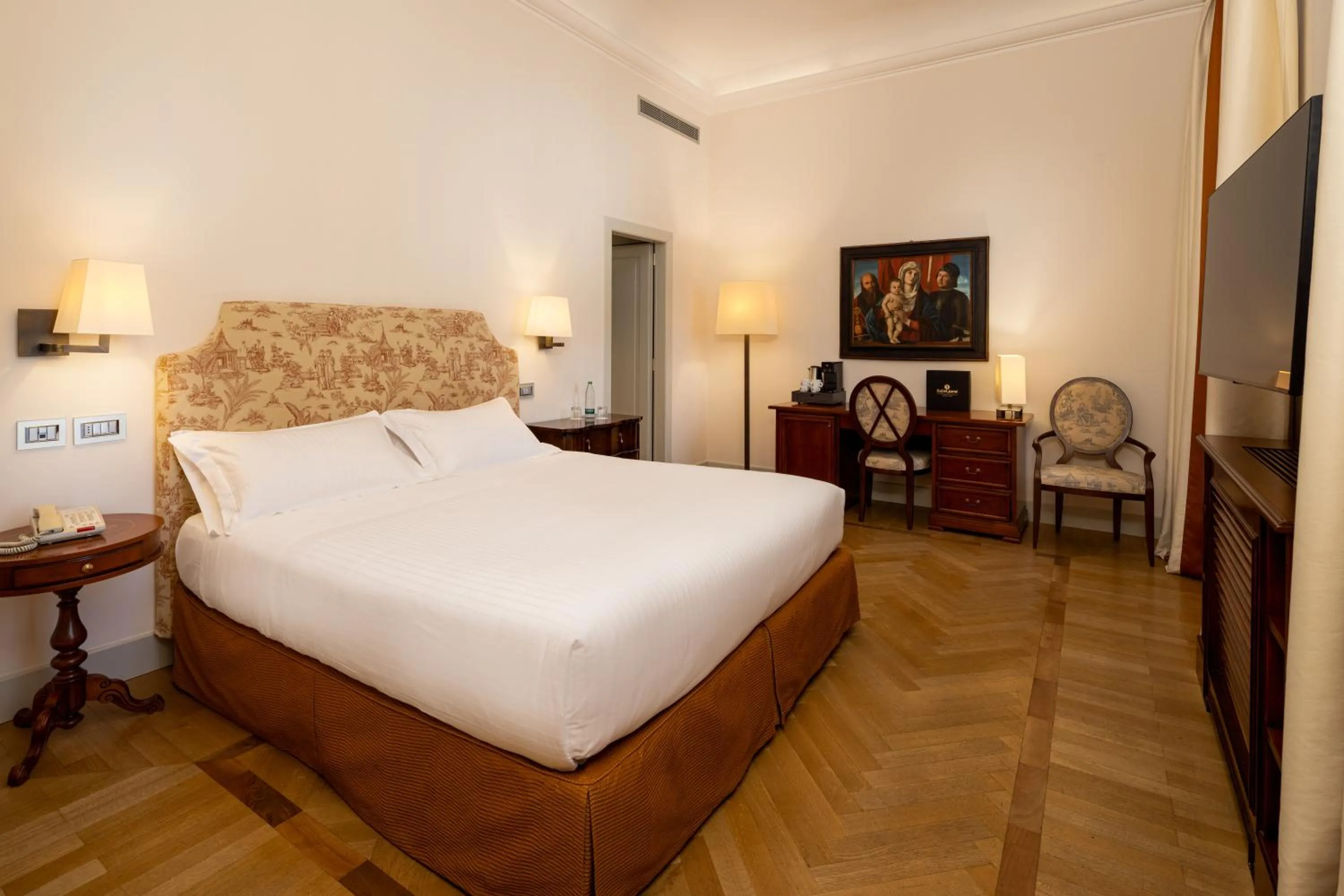 Bed in Grand Hotel della Posta, WorldHotels Distinctive