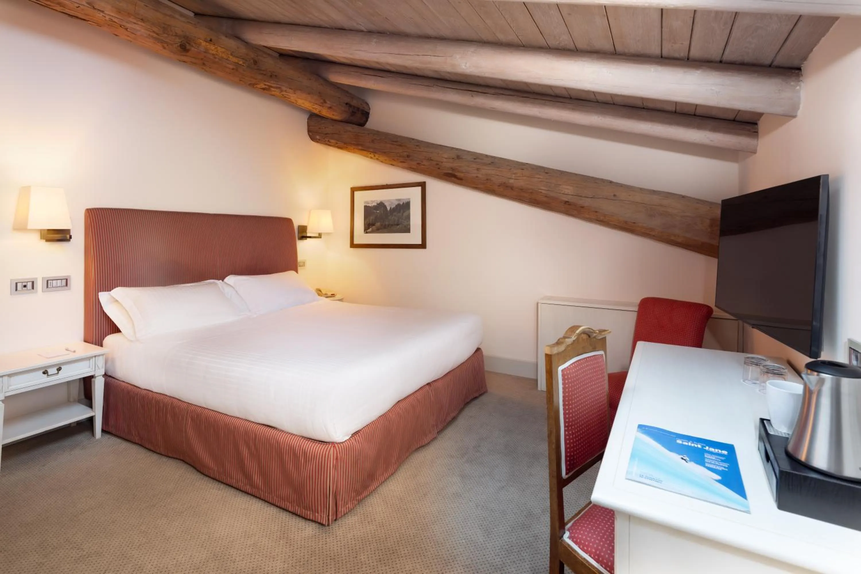 Bedroom, Bed in Grand Hotel della Posta, WorldHotels Distinctive