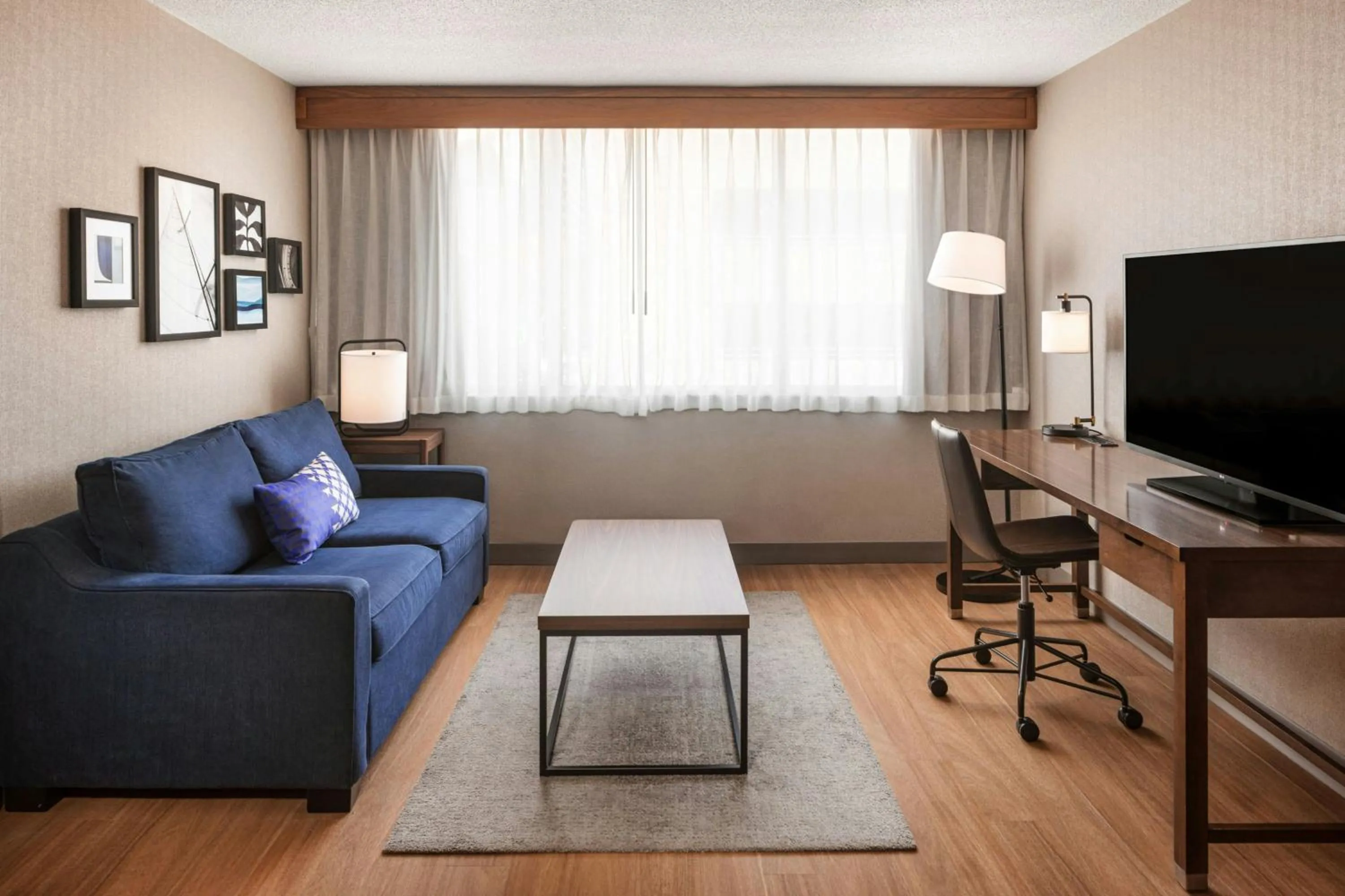 Living room in Four Points by Sheraton Halifax