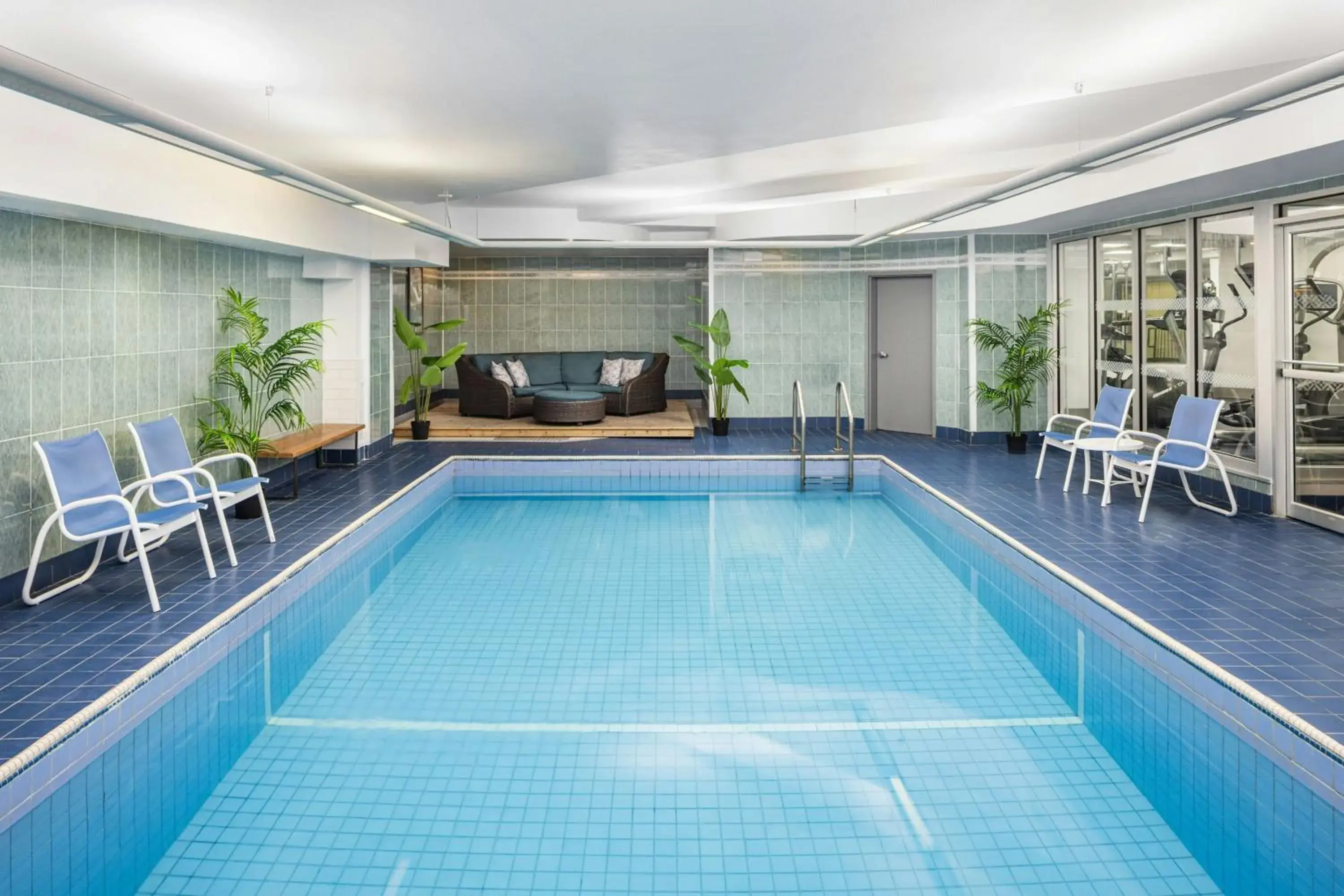 Swimming pool in Four Points by Sheraton Halifax Swimming pool in Four Points by Sheraton Halifax