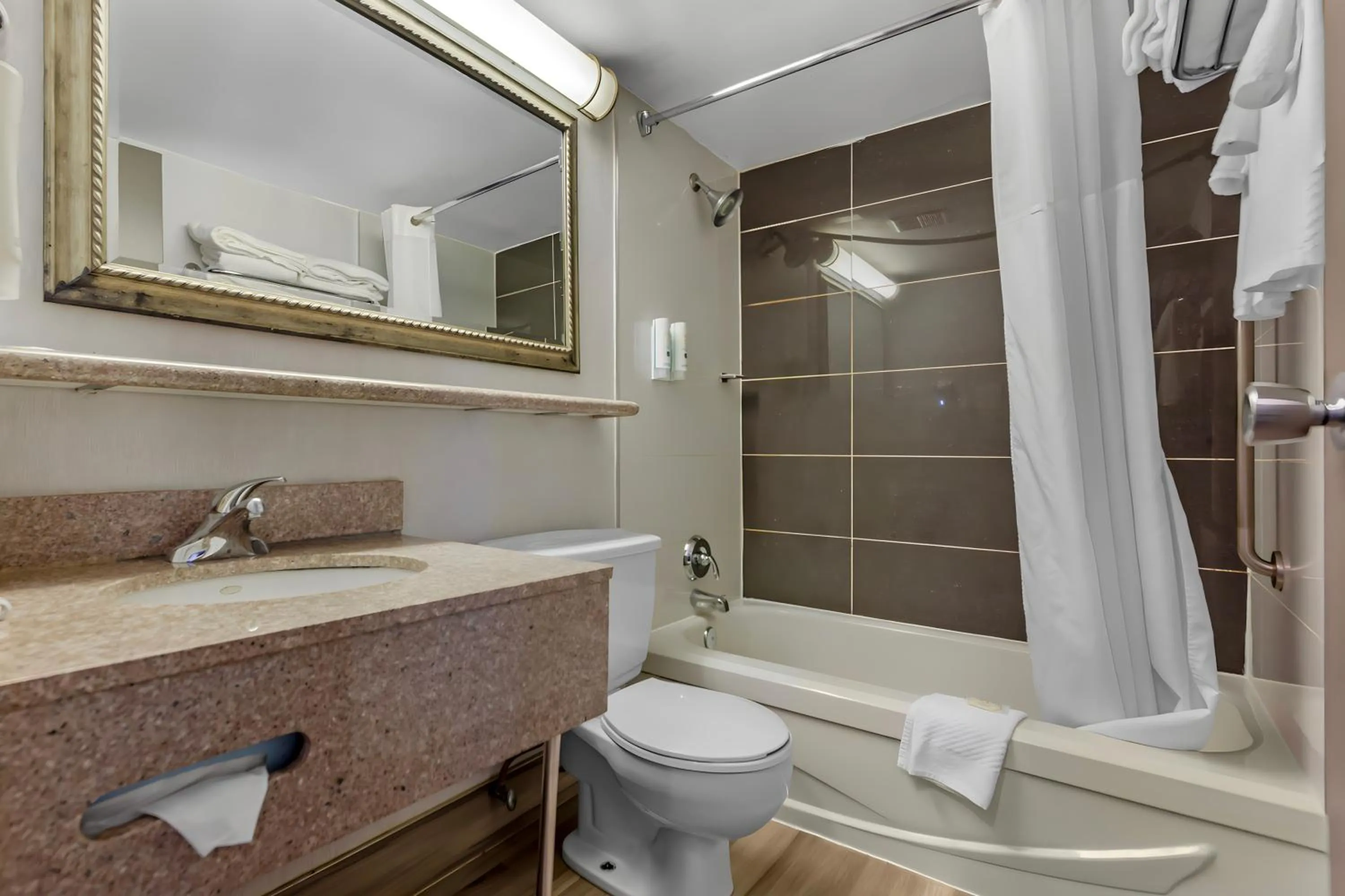 Bath in Quality Inn & Suites 5585 Ambler Drive Mississauga Ontario