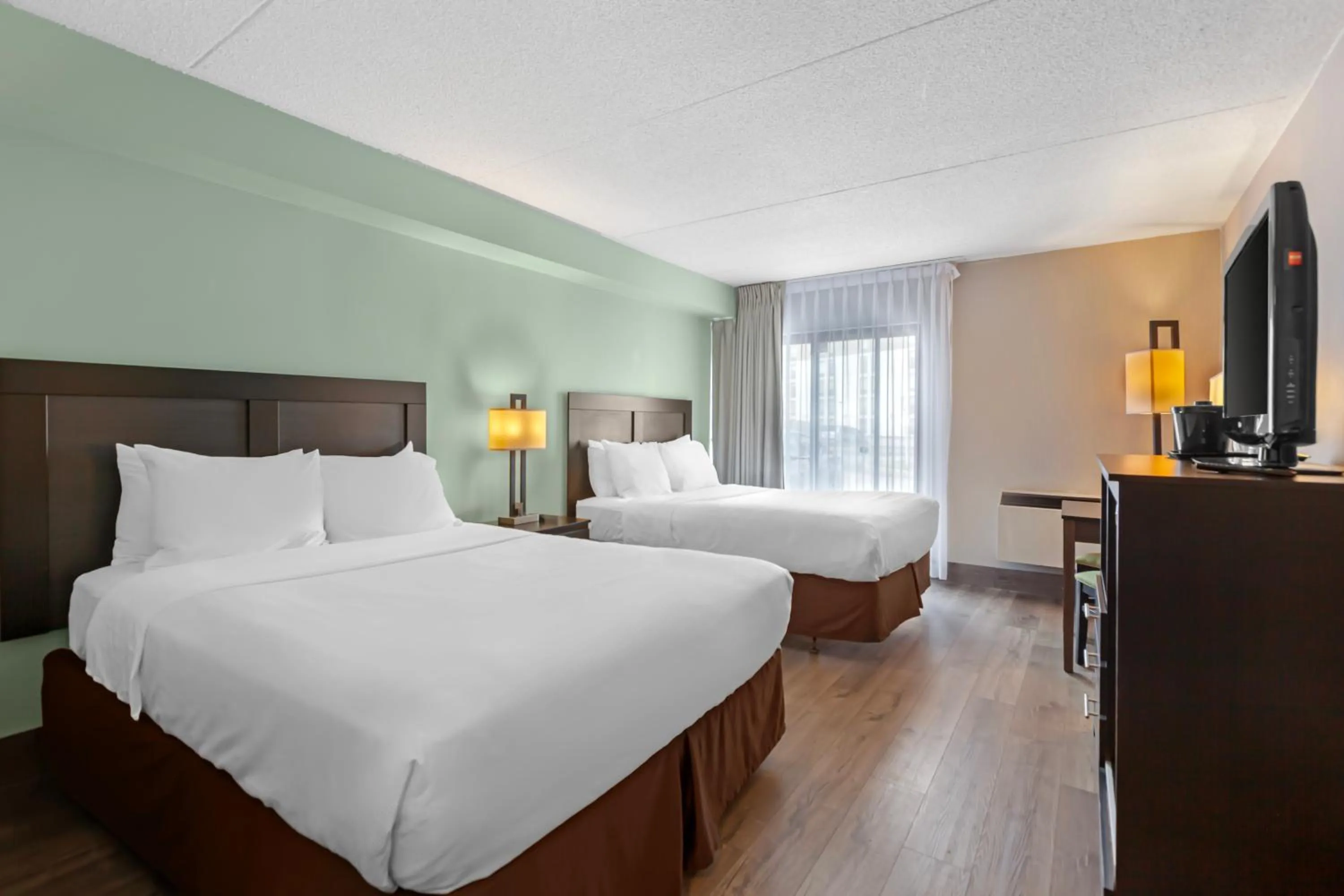 Bedroom, Bed in Quality Inn & Suites 5585 Ambler Drive Mississauga Ontario