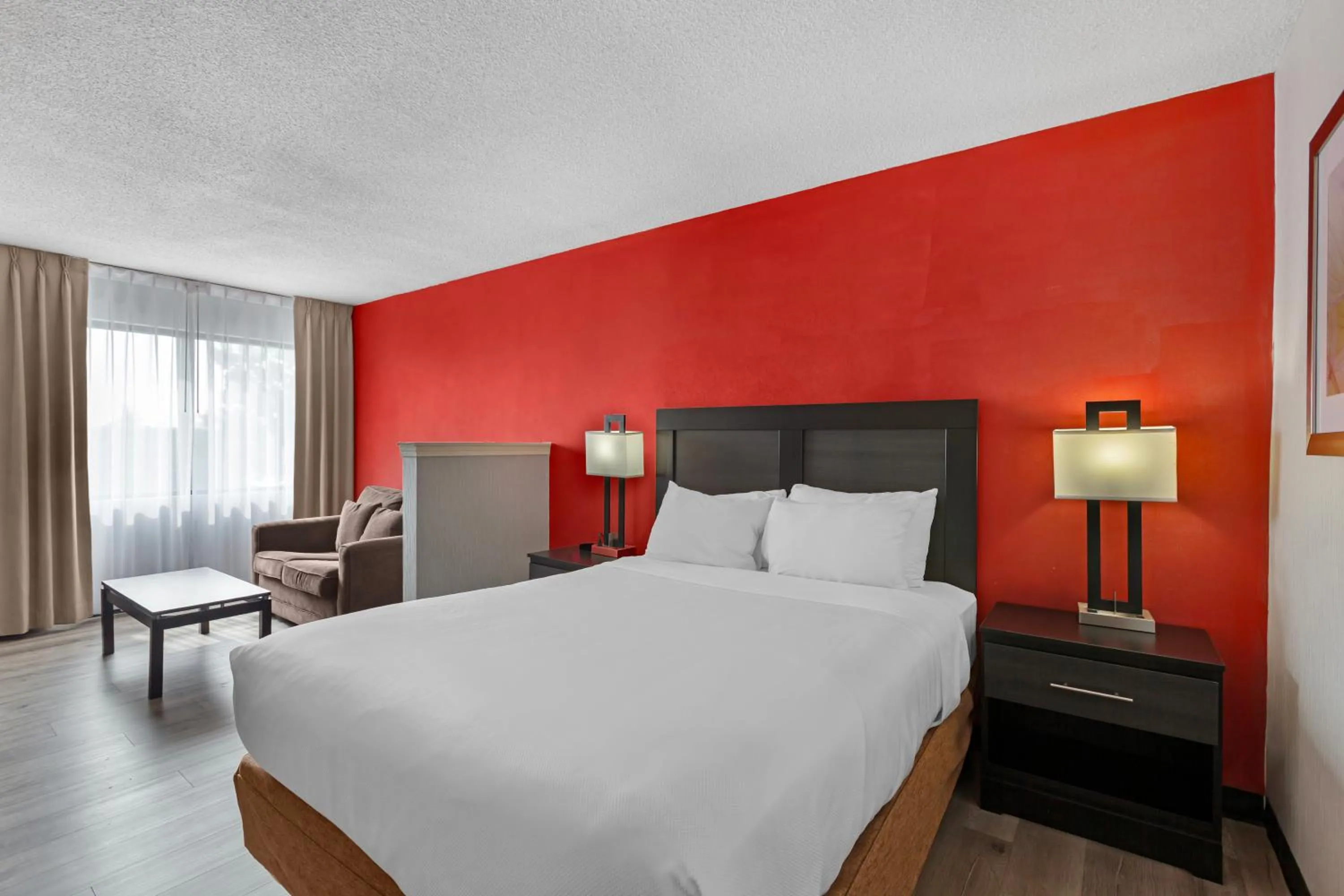 Photo of the whole room, Bed in Quality Inn & Suites 5585 Ambler Drive Mississauga Ontario