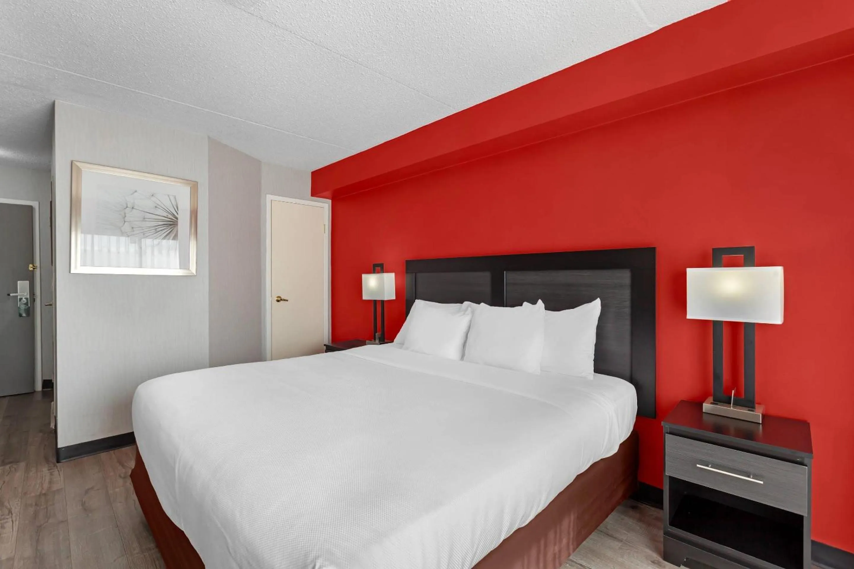 Bedroom, Bed in Quality Inn & Suites 5585 Ambler Drive Mississauga Ontario