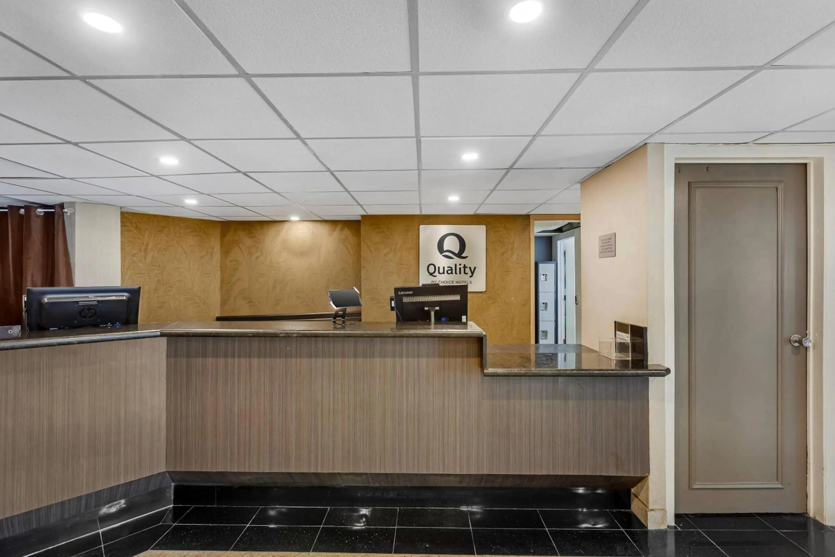 Lobby or reception in Quality Inn & Suites 5585 Ambler Drive Mississauga Ontario