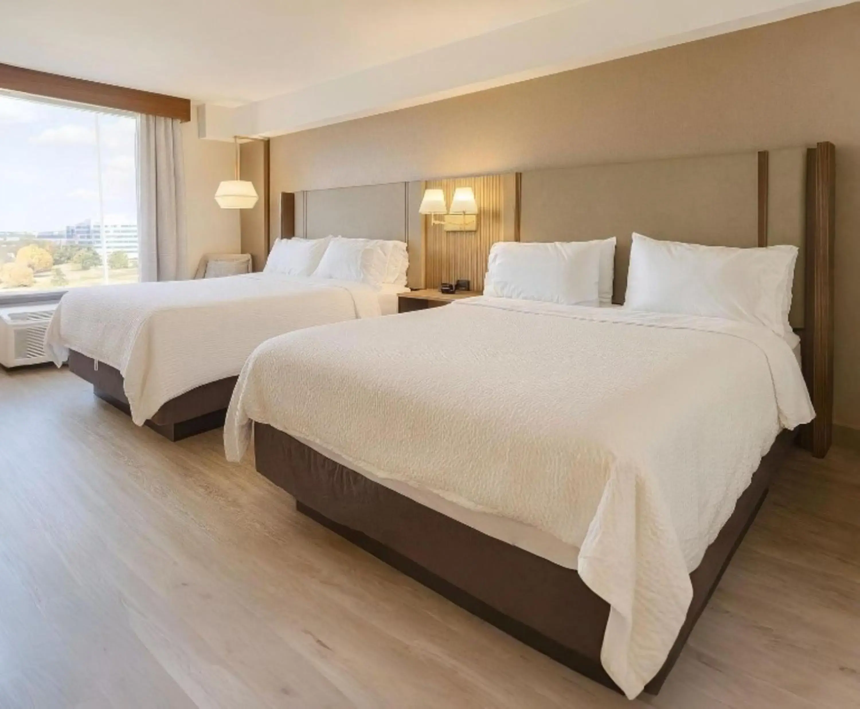 Photo of the whole room, Bed in Holiday Inn & Suites Mississauga West - Meadowvale by IHG Photo of the whole room, Bed in Holiday Inn & Suites Mississauga West - Meadowvale by IHG