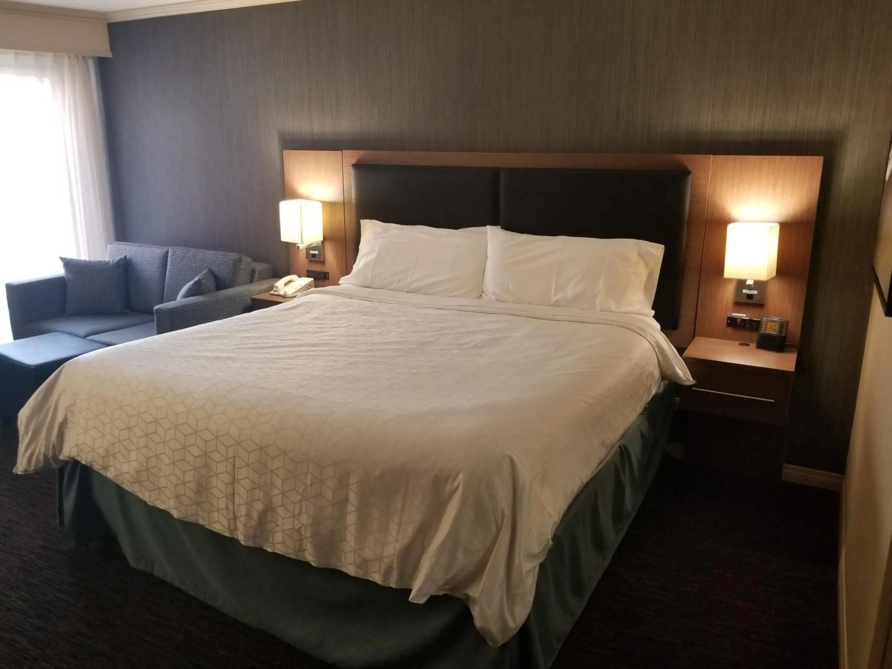 Bed in Holiday Inn Express Edmonton Downtown by IHG