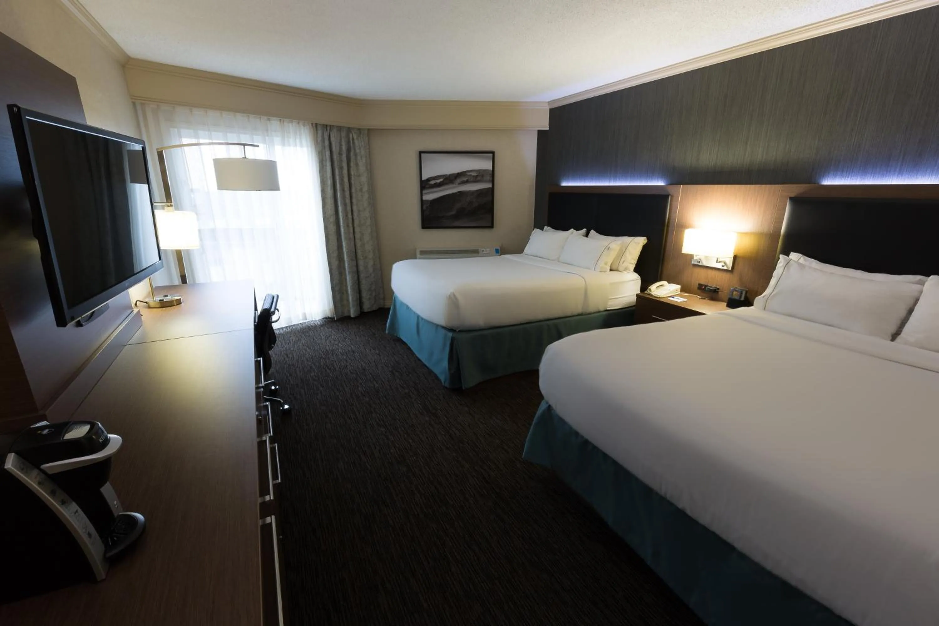 Photo of the whole room, Bed in Holiday Inn Express Edmonton Downtown by IHG