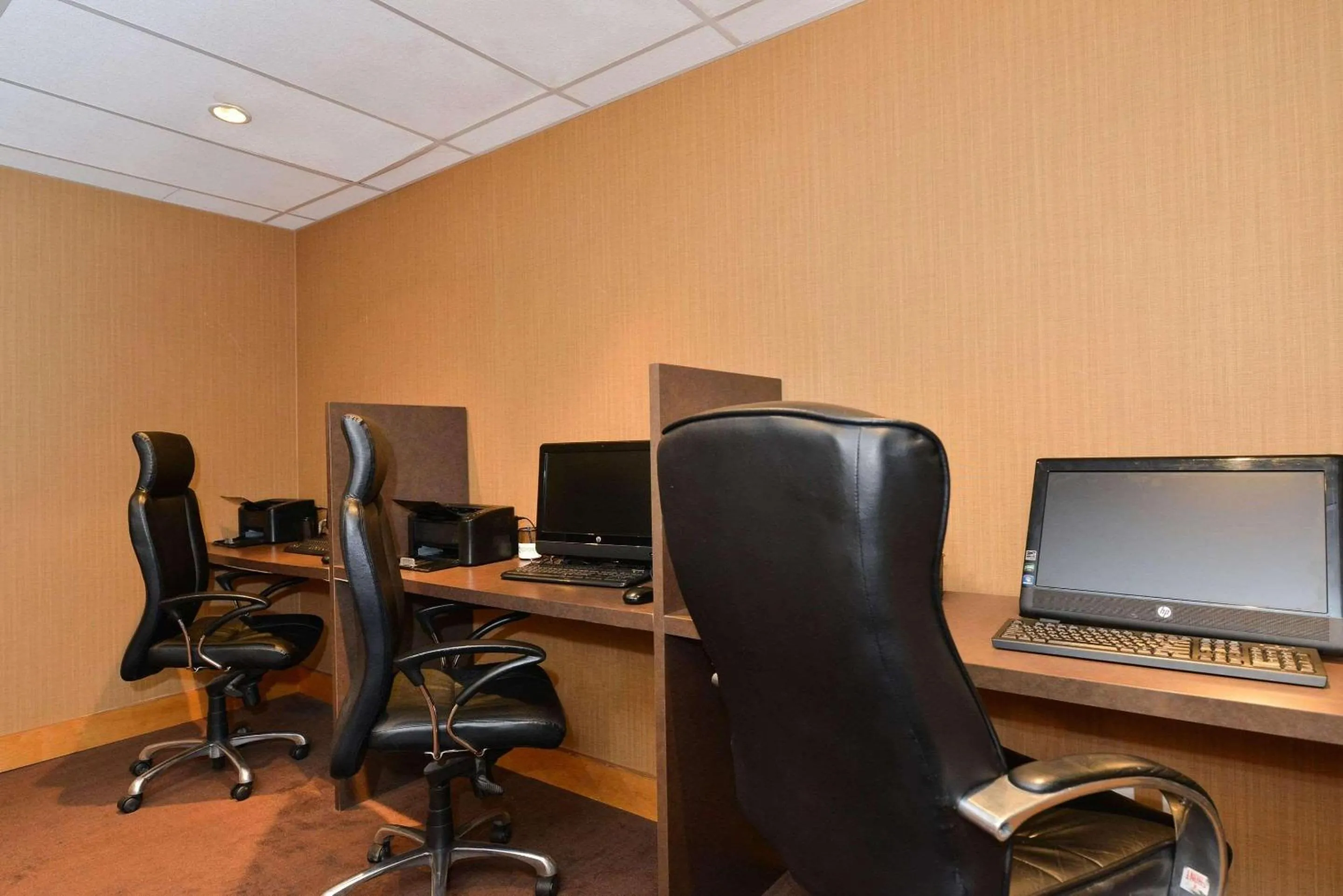 Business facilities in Edmonton Hotel & Convention Center Edmonton