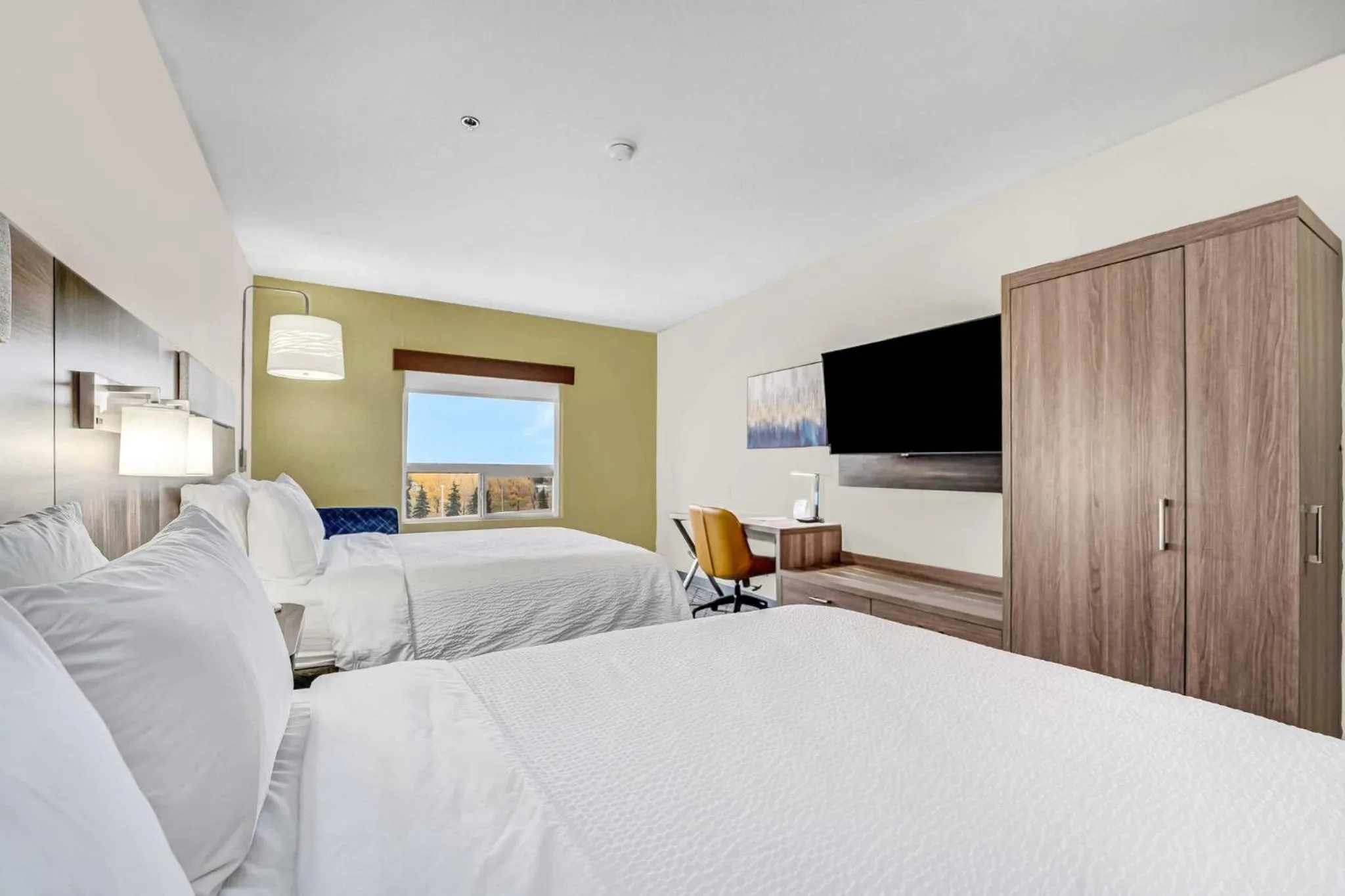 Photo of the whole room, Bed in Holiday Inn Express Hotel & Suites-Edmonton South by IHG