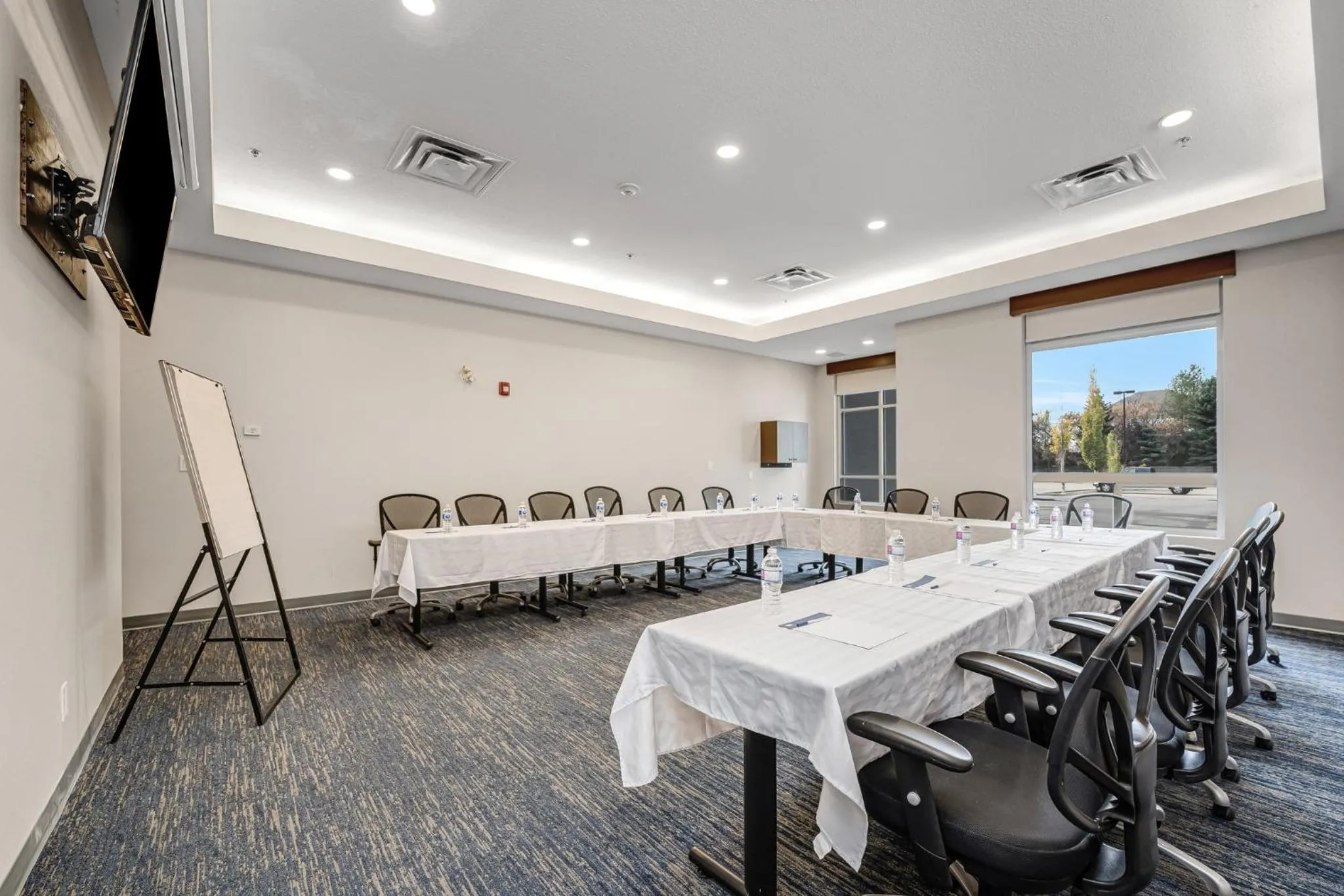 Meeting/conference room in Holiday Inn Express Hotel & Suites-Edmonton South by IHG