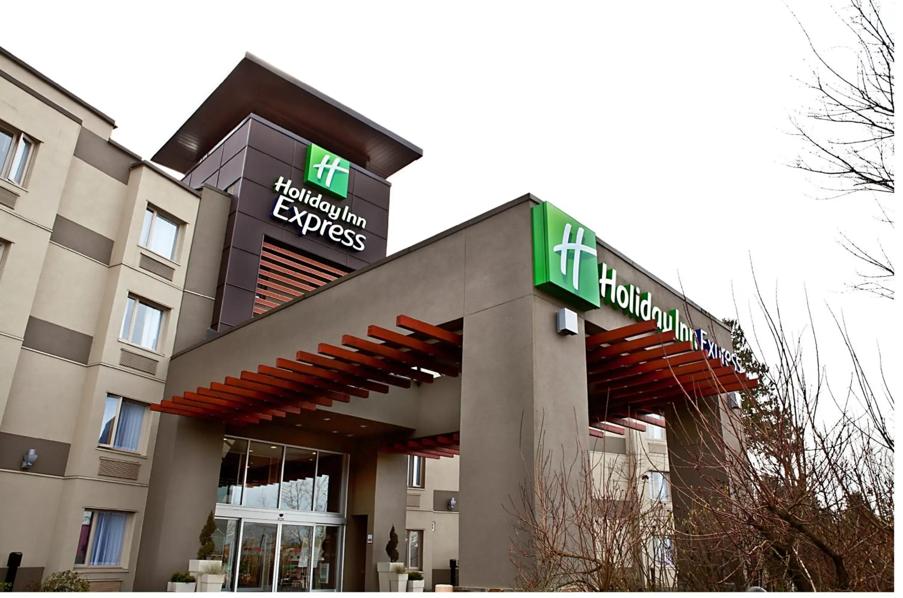 Property building in Holiday Inn Express & Suites Langley by IHG Property building in Holiday Inn Express & Suites Langley by IHG