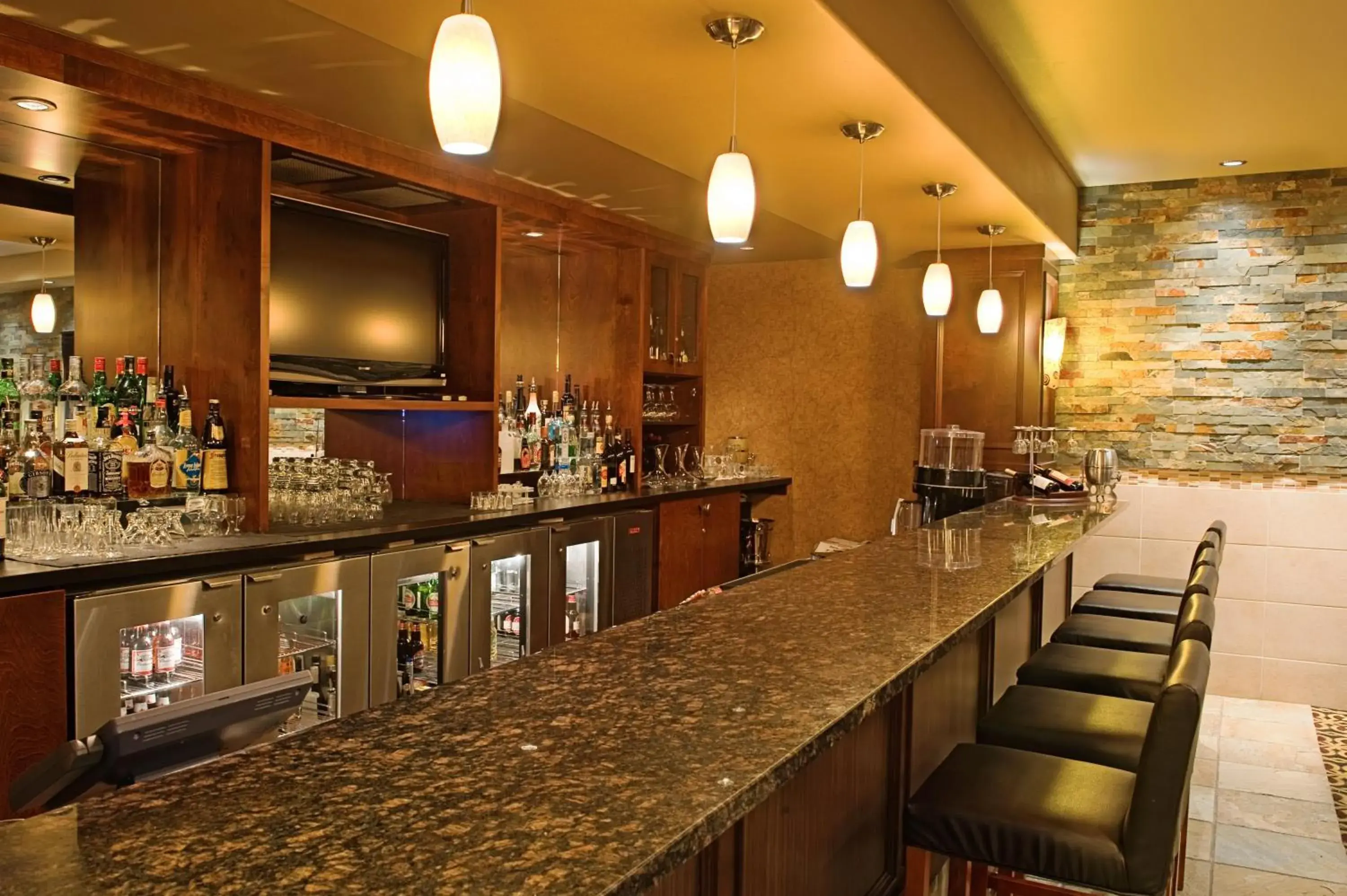 Lounge or bar in Holiday Inn Hotel & Suites-West Edmonton by IHG Lounge or bar in Holiday Inn Hotel & Suites-West Edmonton by IHG