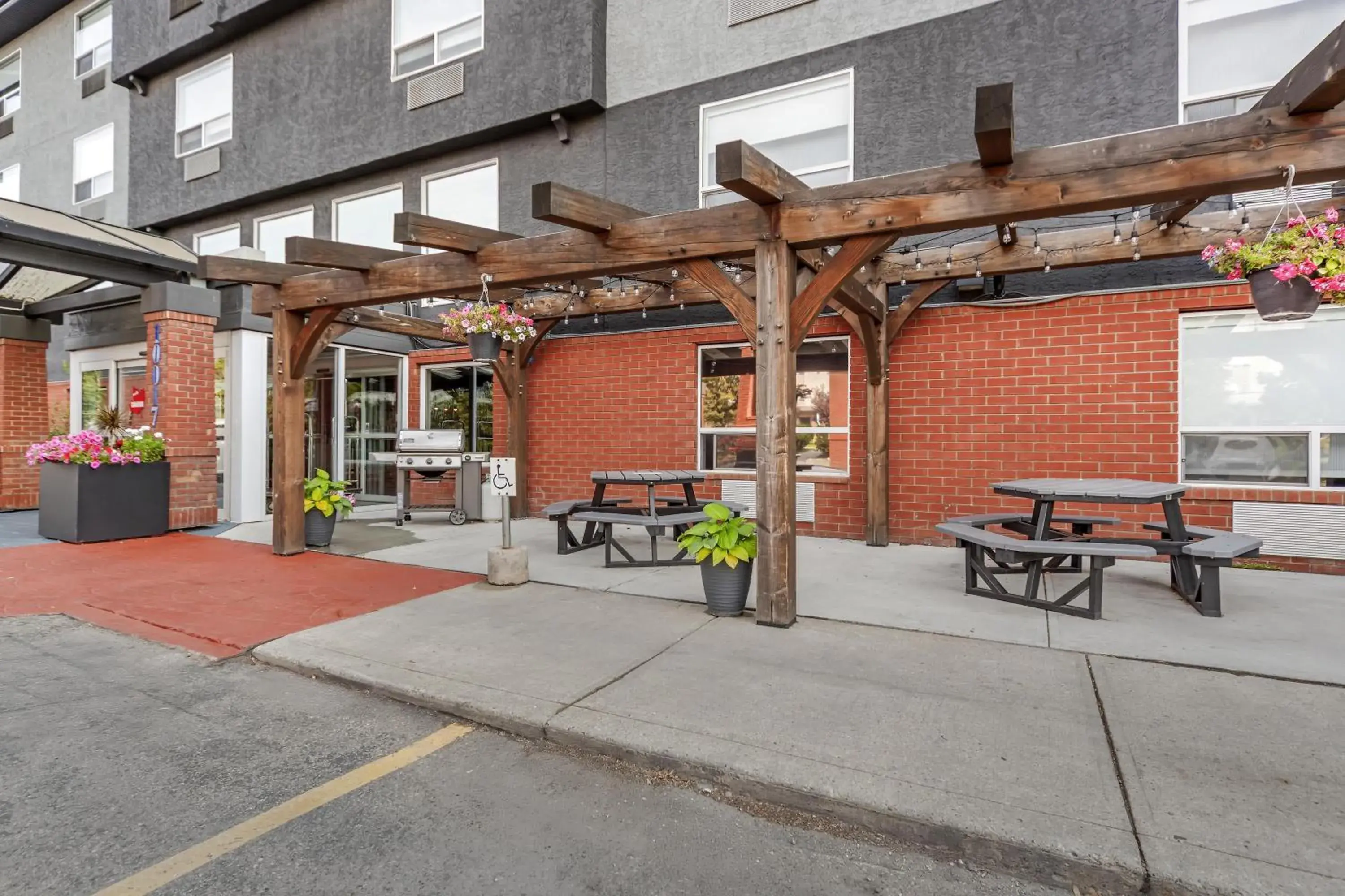 Property building in Best Western Plus West Edmonton Property building in Best Western Plus West Edmonton