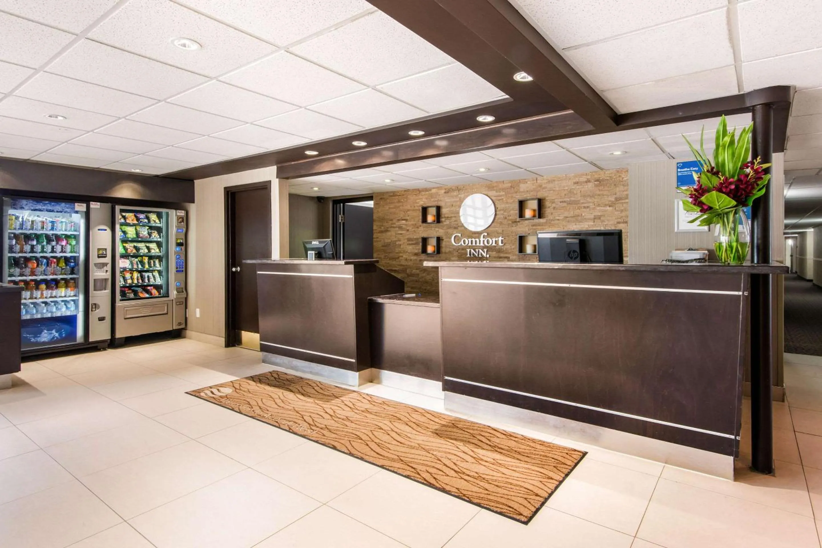 Lobby or reception in Comfort Inn Airport West
