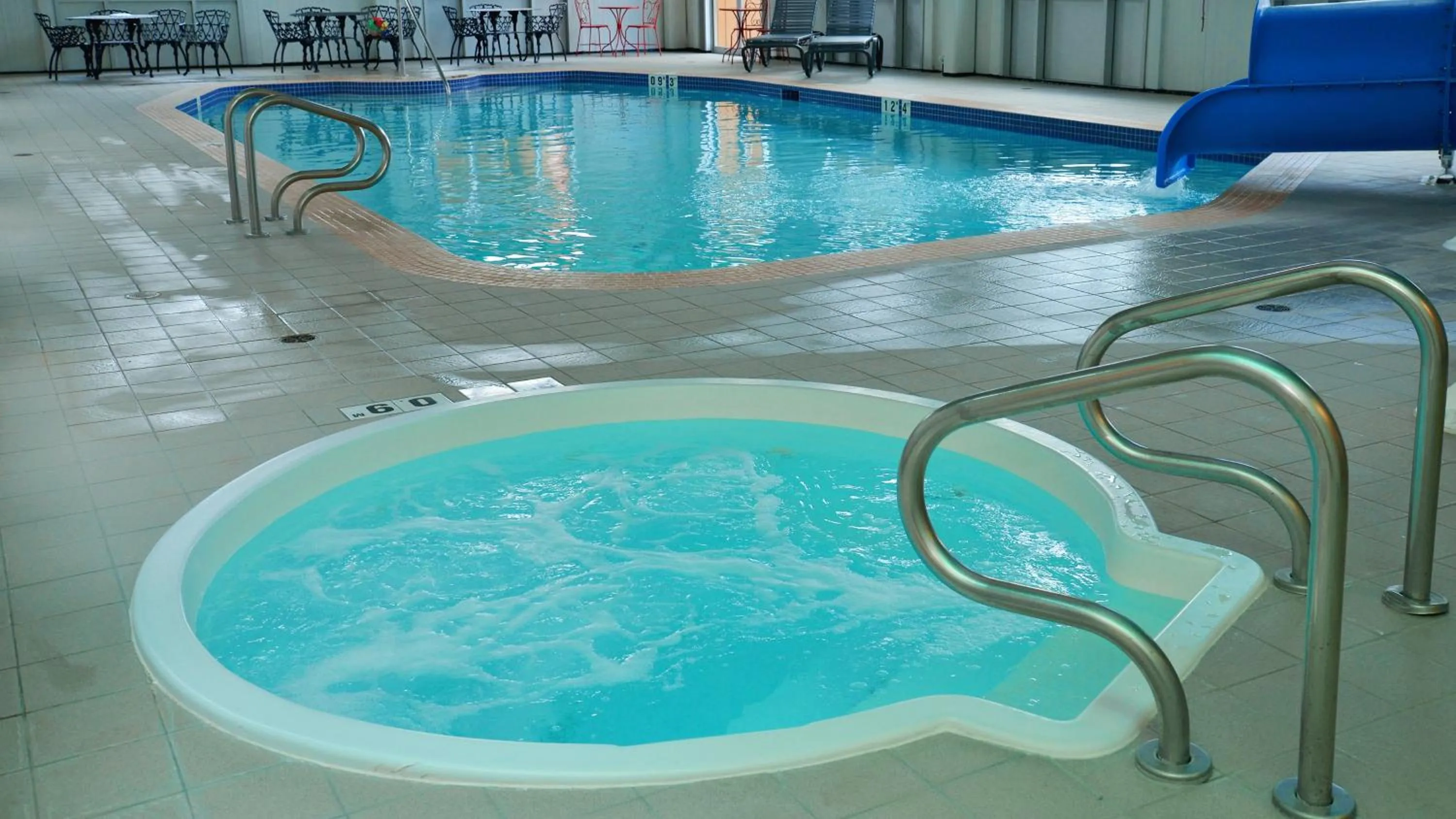 Swimming pool in Holiday Inn Hinton by IHG