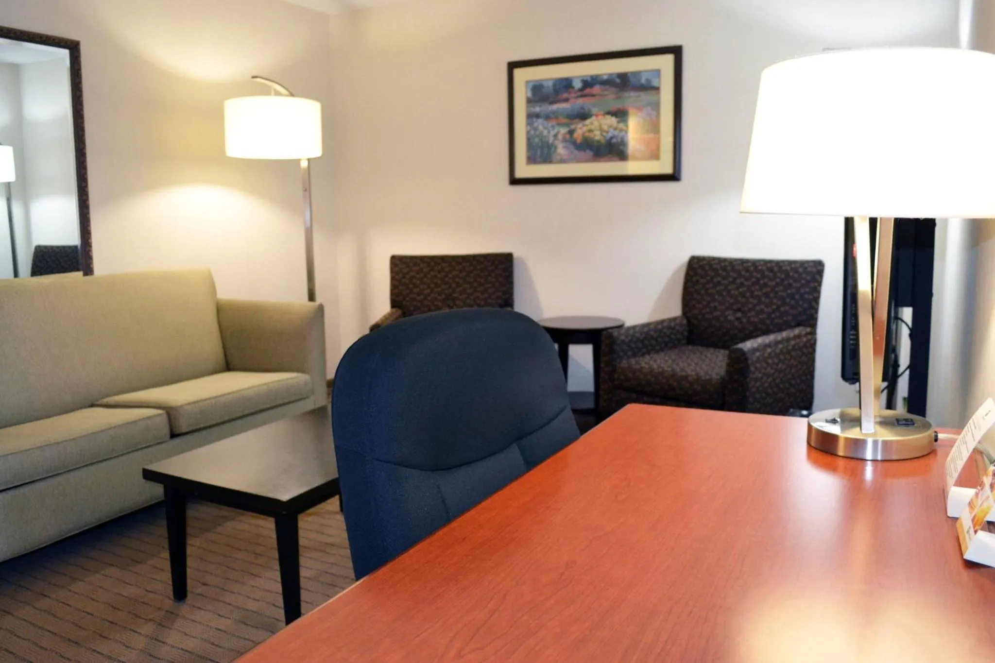 Photo of the whole room in Holiday Inn Hinton by IHG