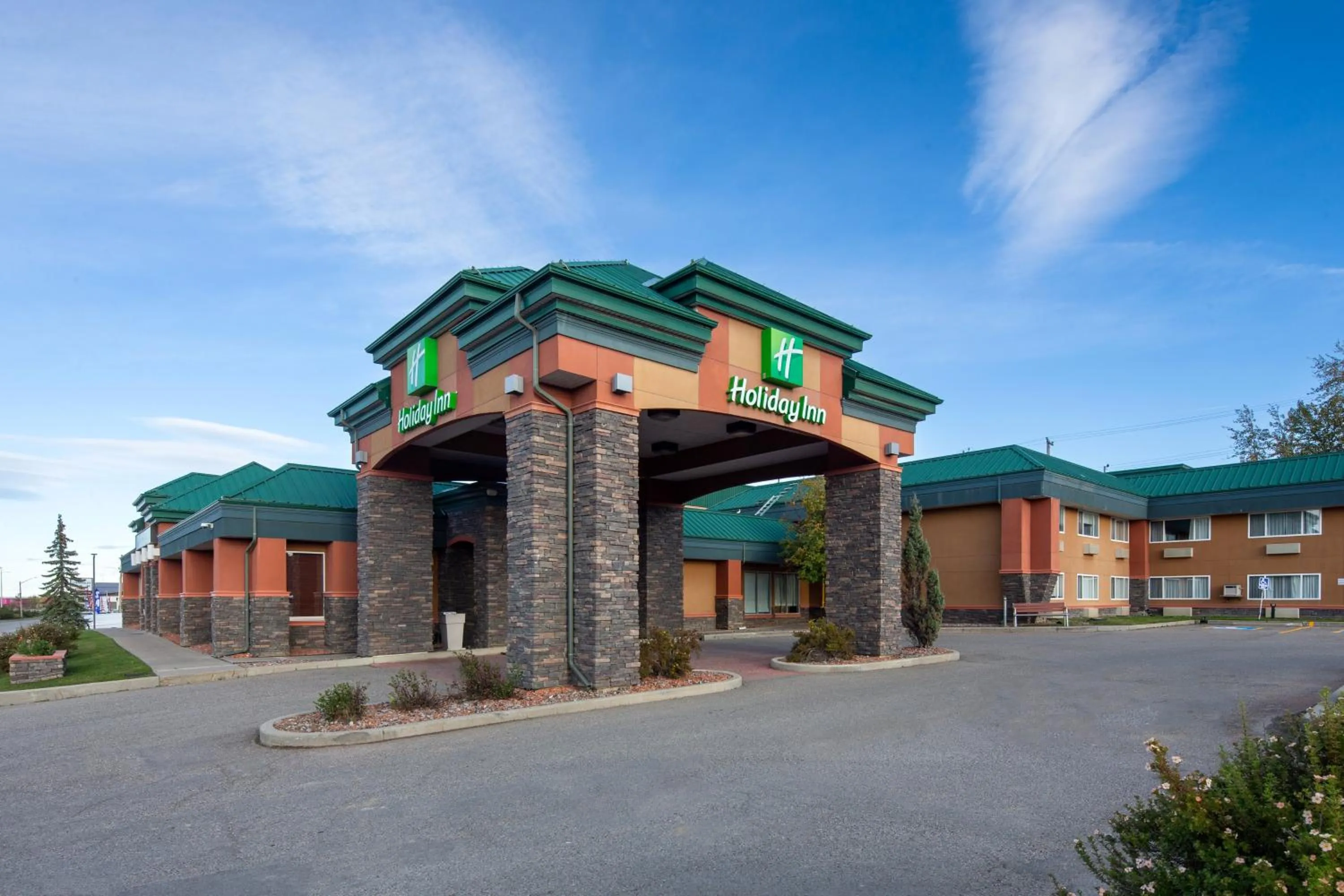 Property building in Holiday Inn Hinton by IHG