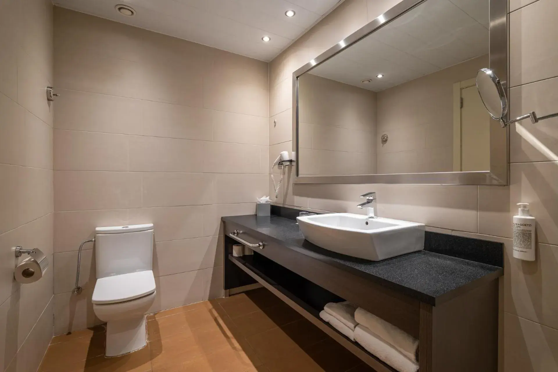 Bathroom in Naitly Barcelona Poblenou Bathroom in Naitly Barcelona Poblenou